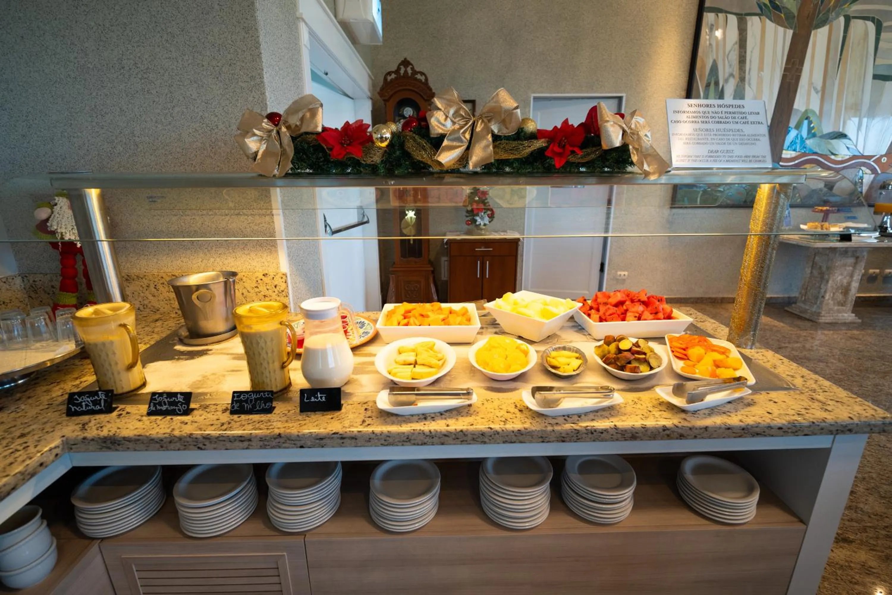 Breakfast in Tarobá Hotel