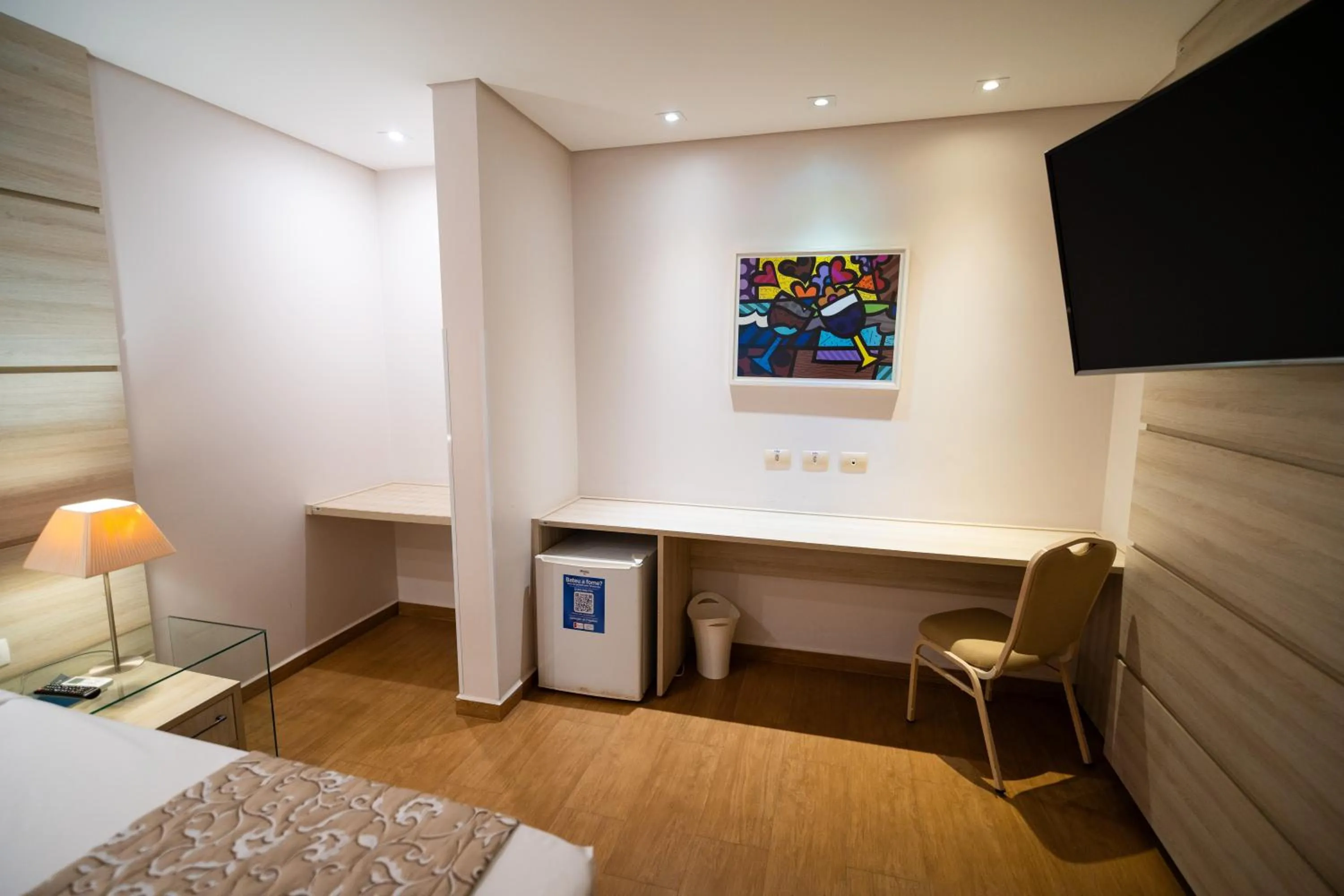 TV and multimedia, Bed in Tarobá Hotel