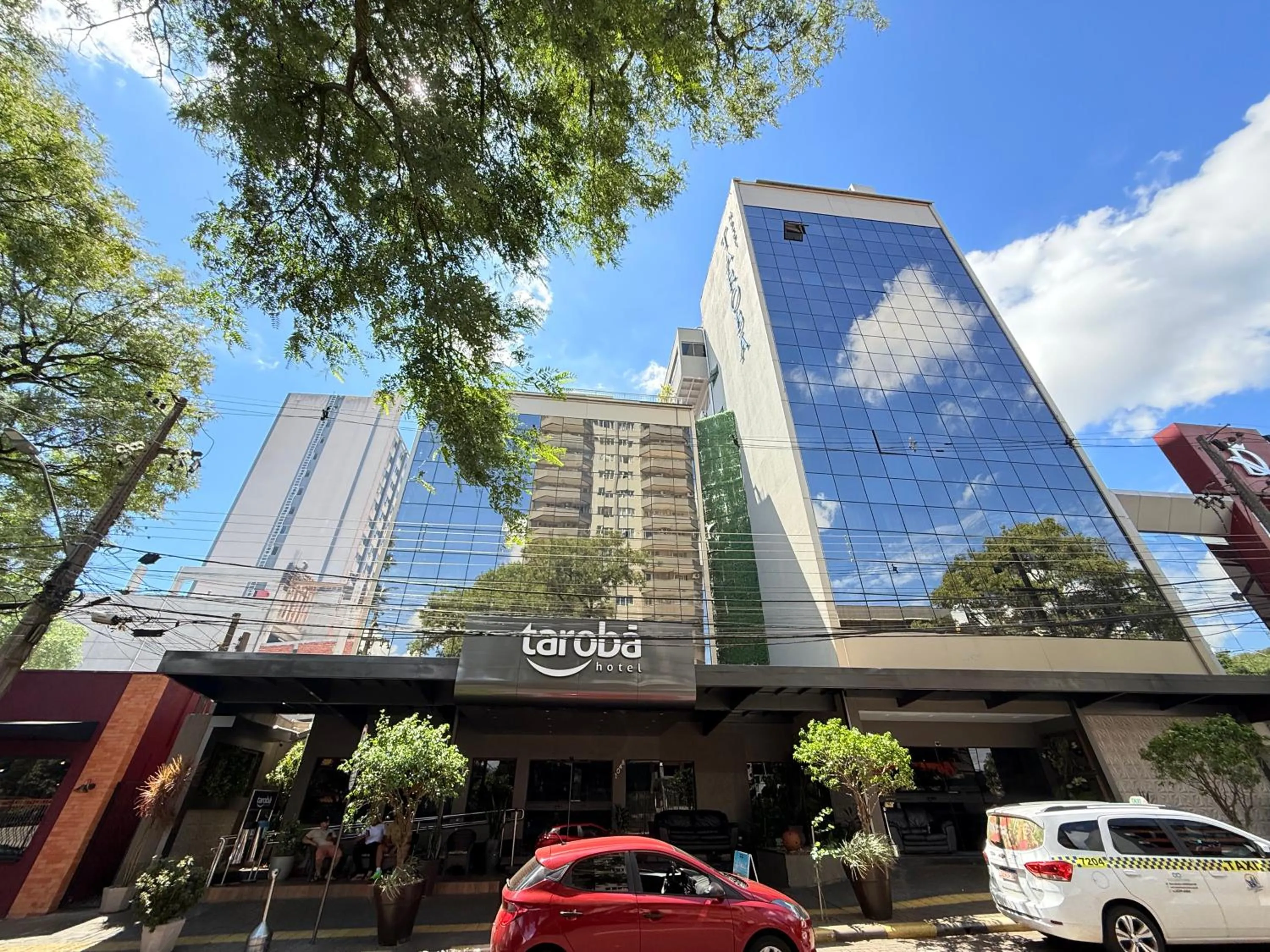 Facade/entrance in Tarobá Hotel