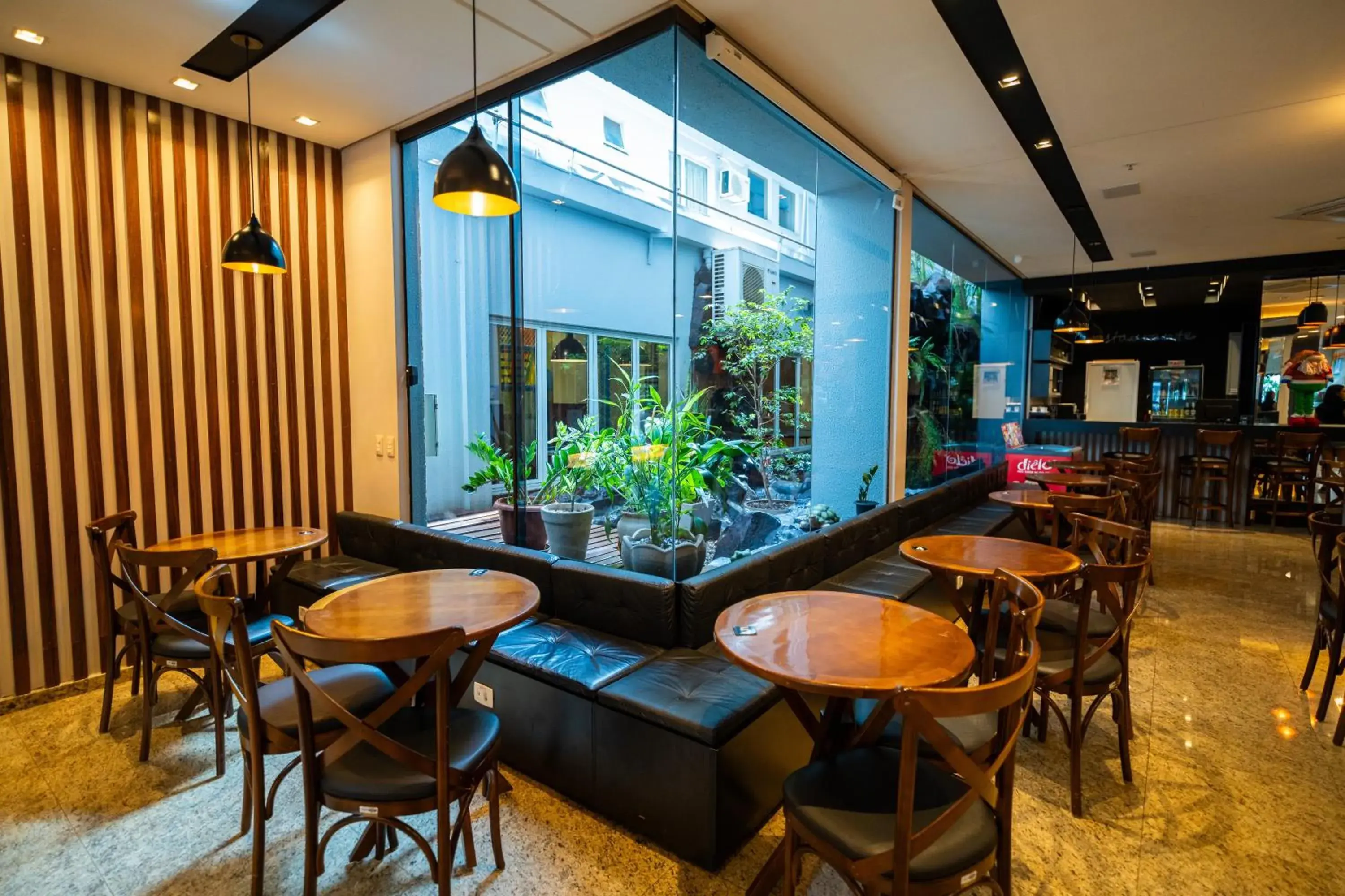 Restaurant/places to eat in Tarobá Hotel Restaurant/places to eat in Tarobá Hotel