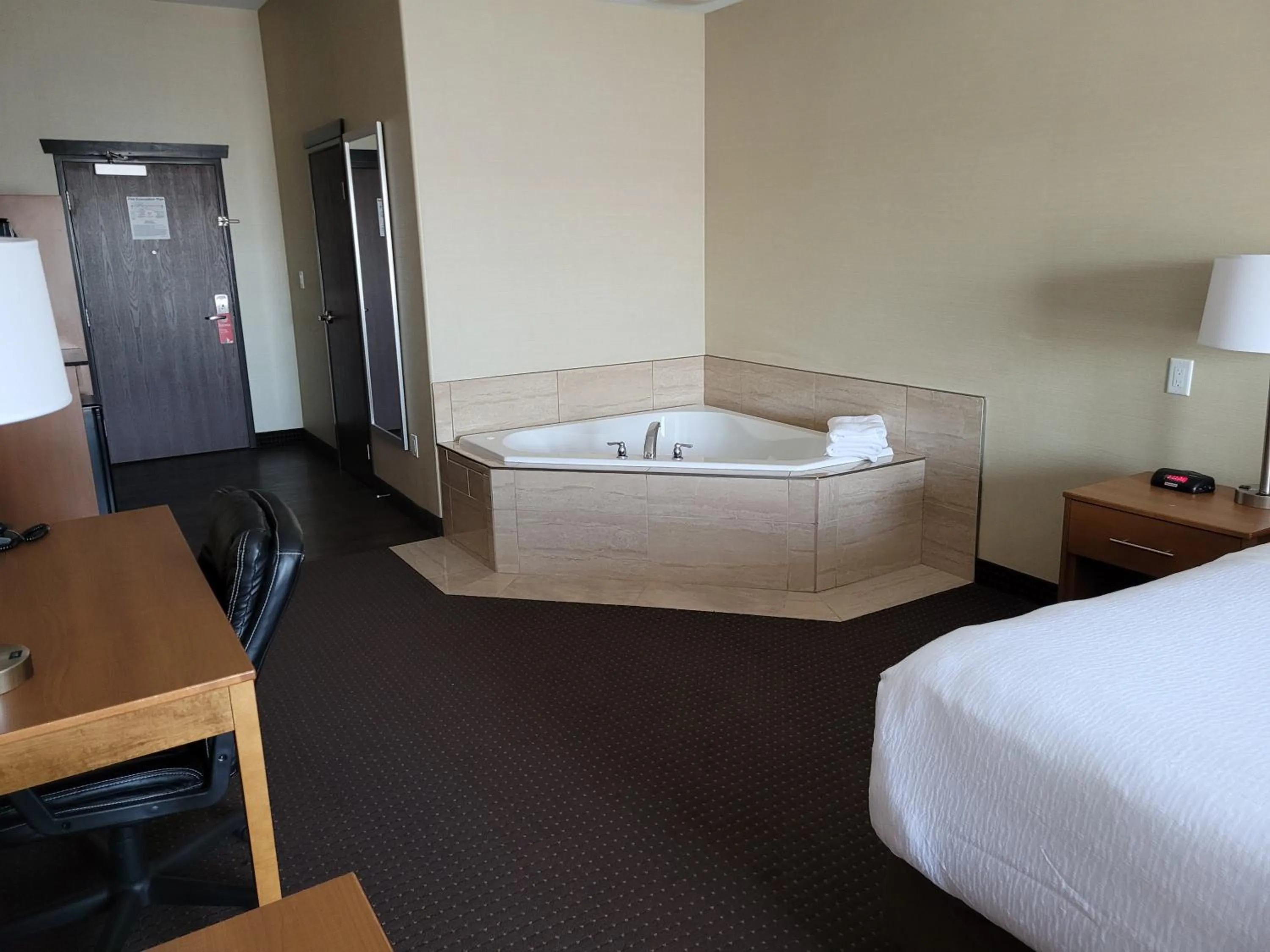 Bedroom, Bed in The Kanata Bonnyville