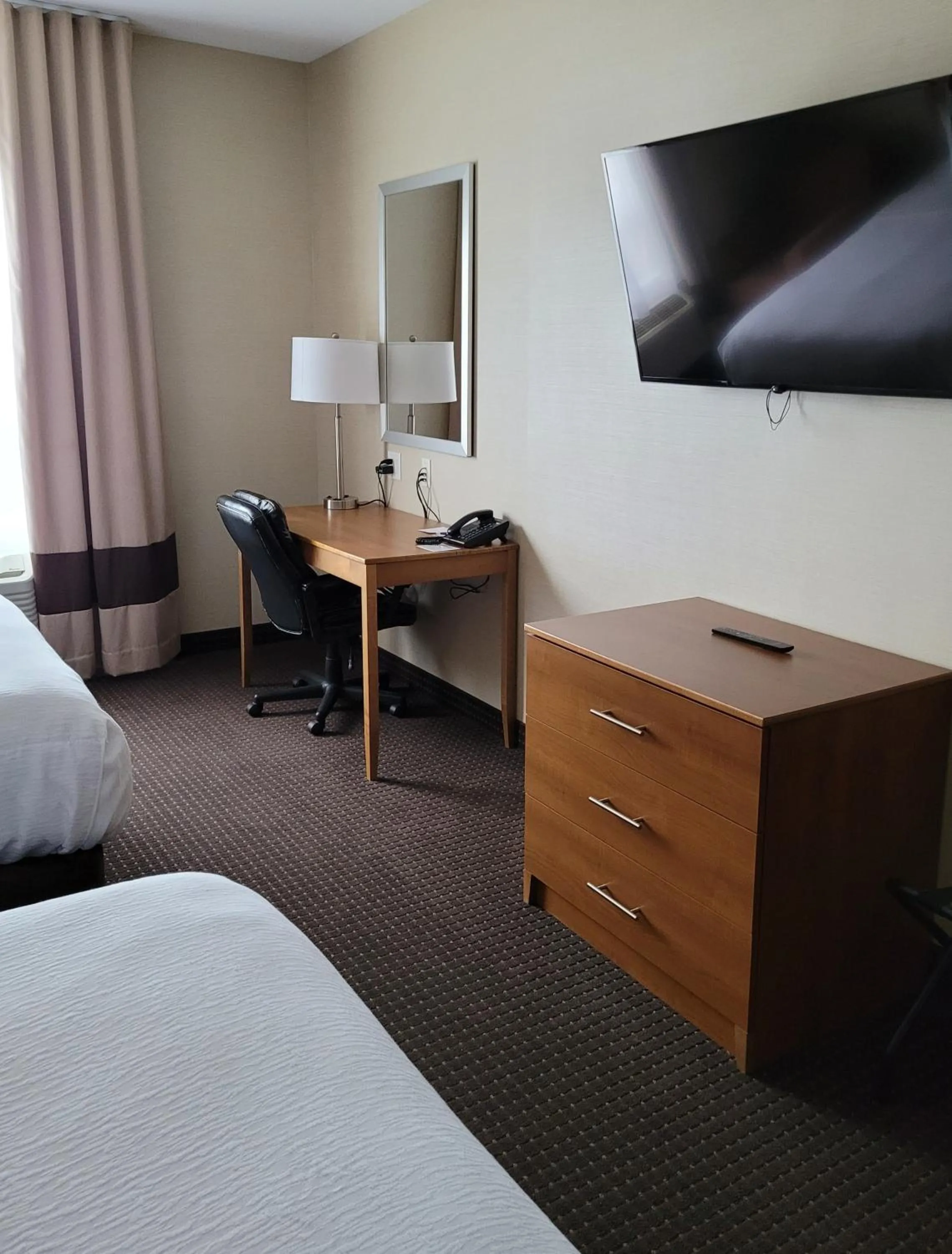 Bedroom, Bed in The Kanata Bonnyville