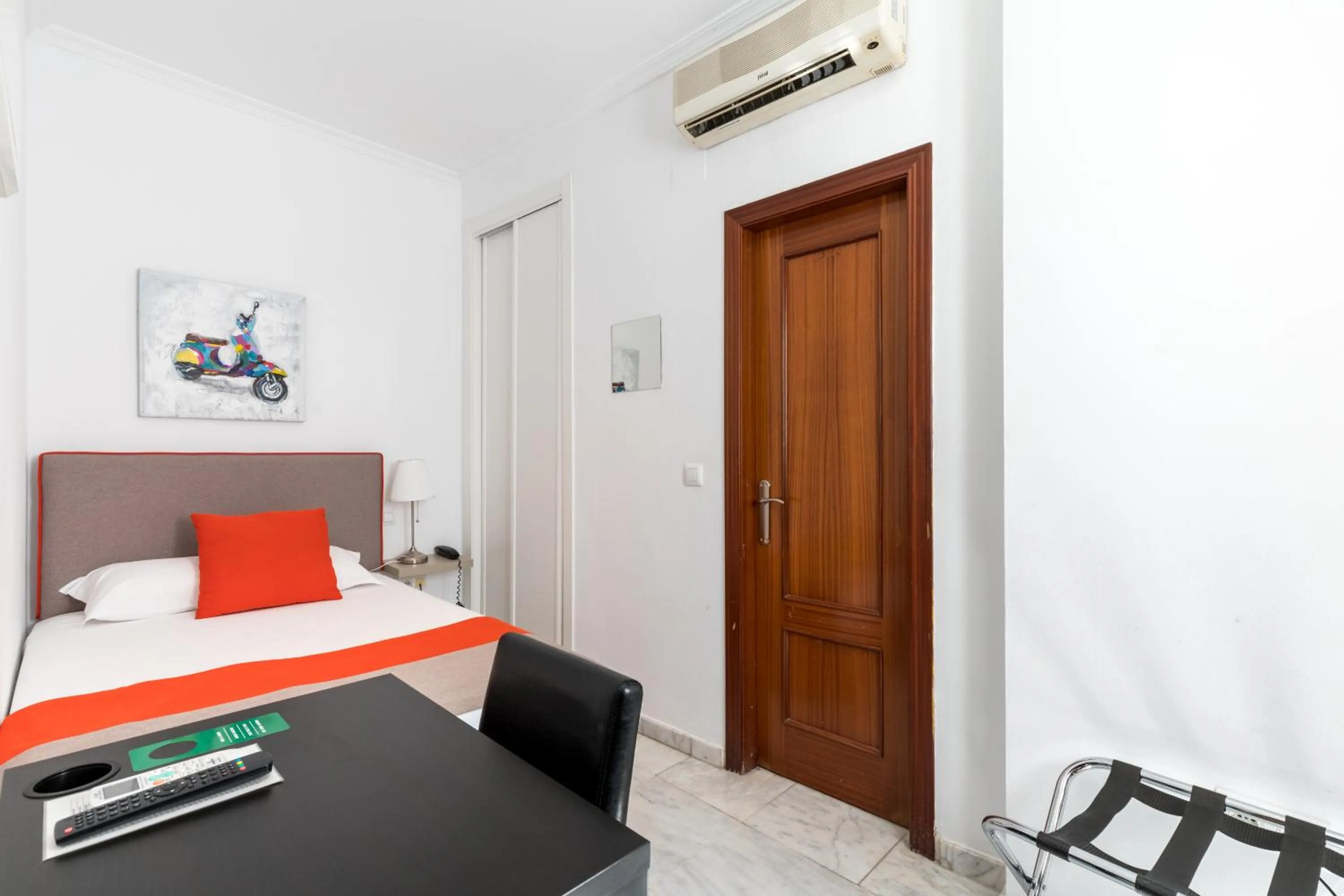 Bed in Cool Sevilla Hotel