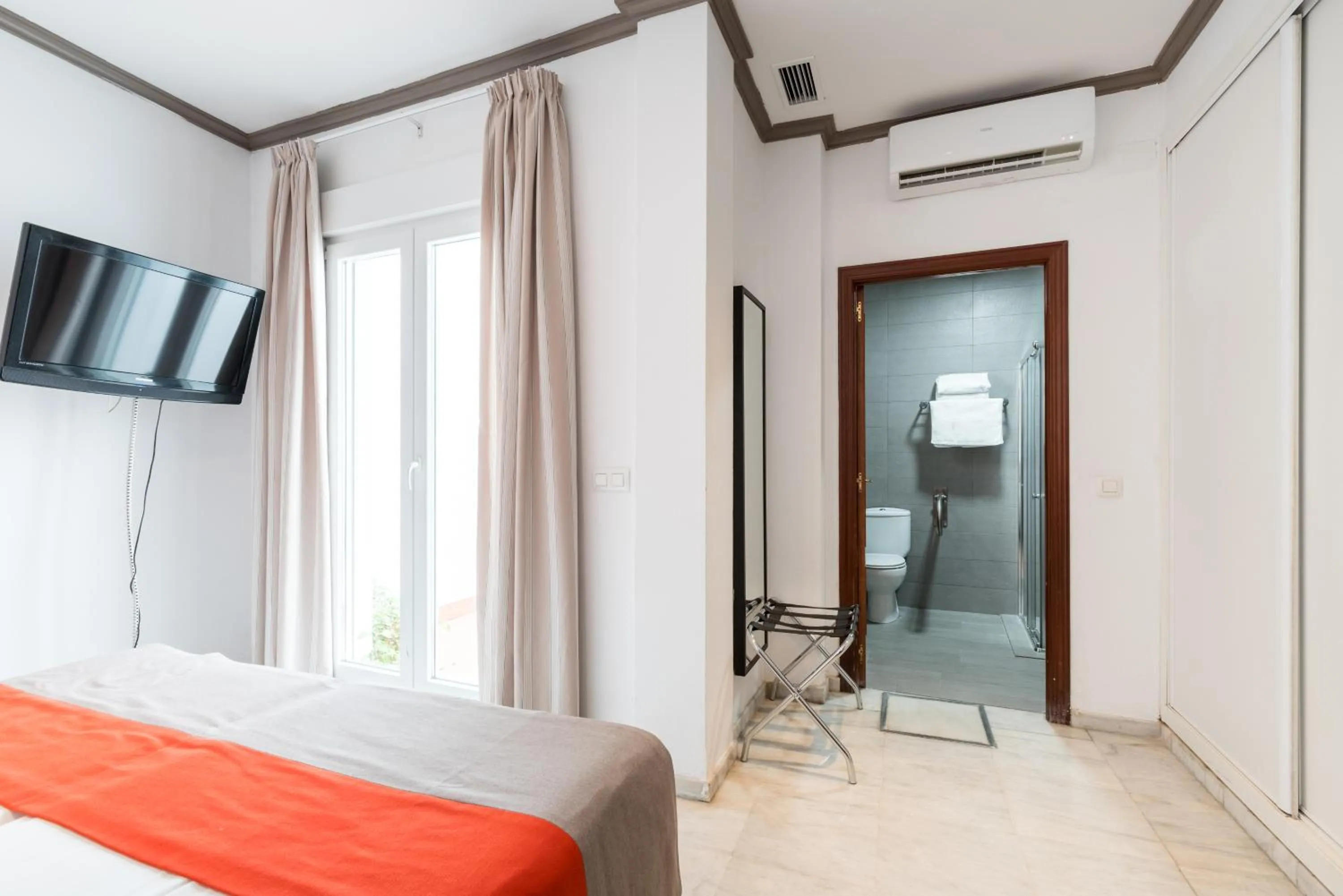 Bed in Cool Sevilla Hotel