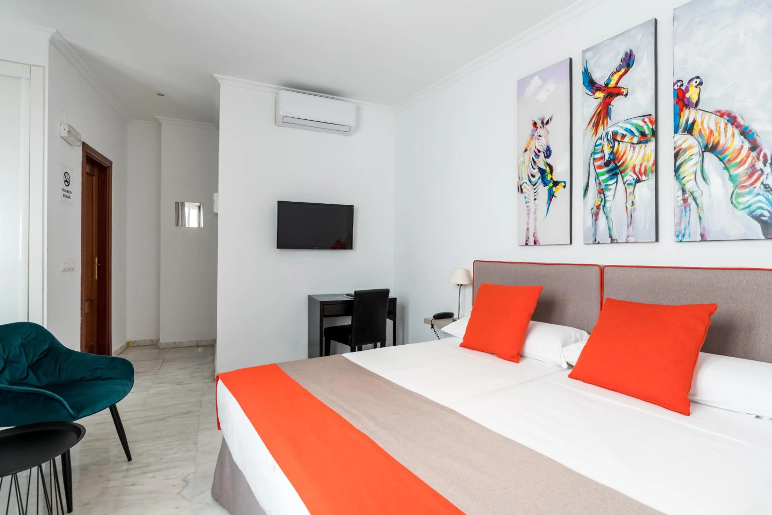 Bed in Cool Sevilla Hotel