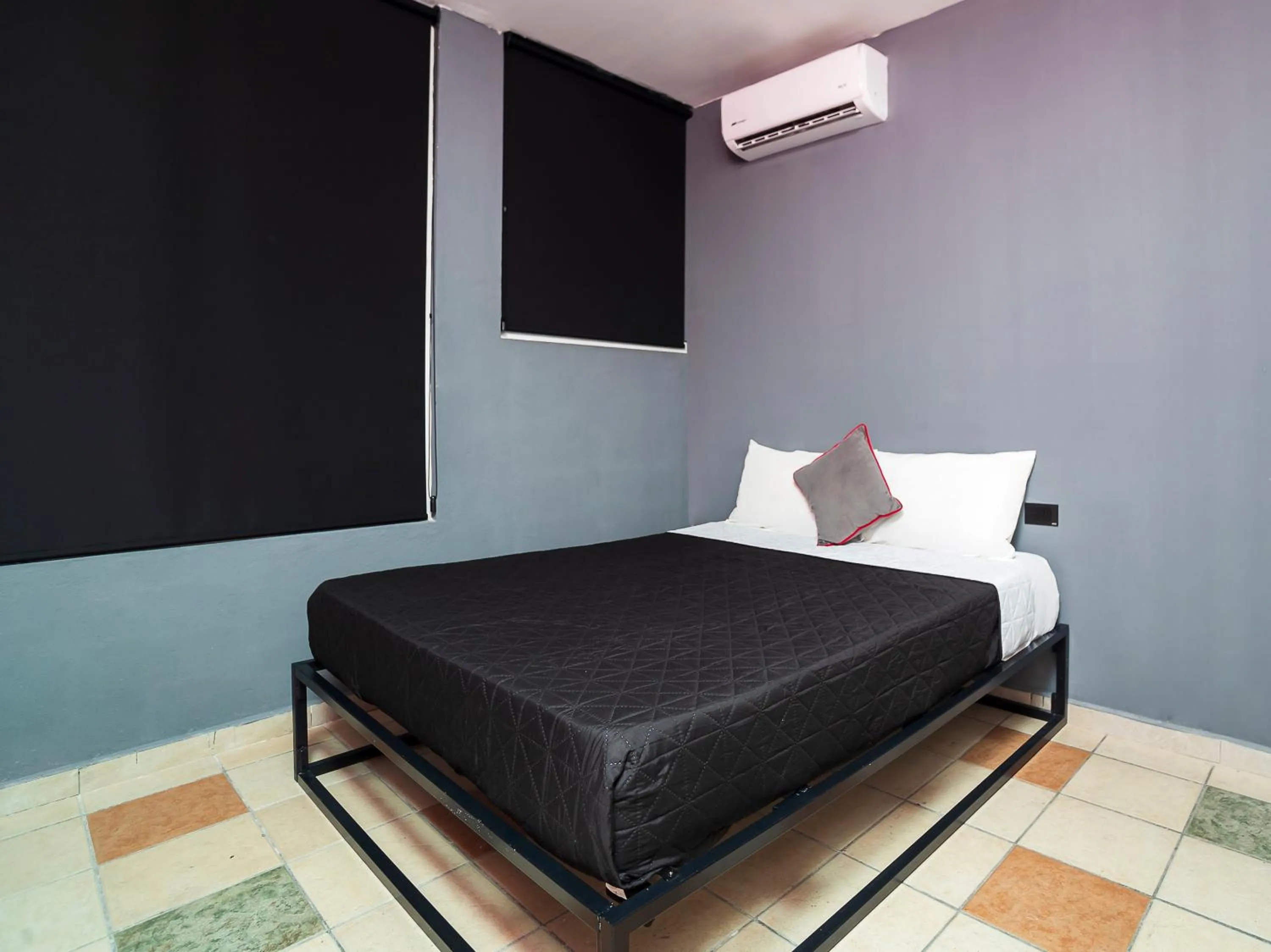 Bedroom, Bed in Adhoc Cintermex