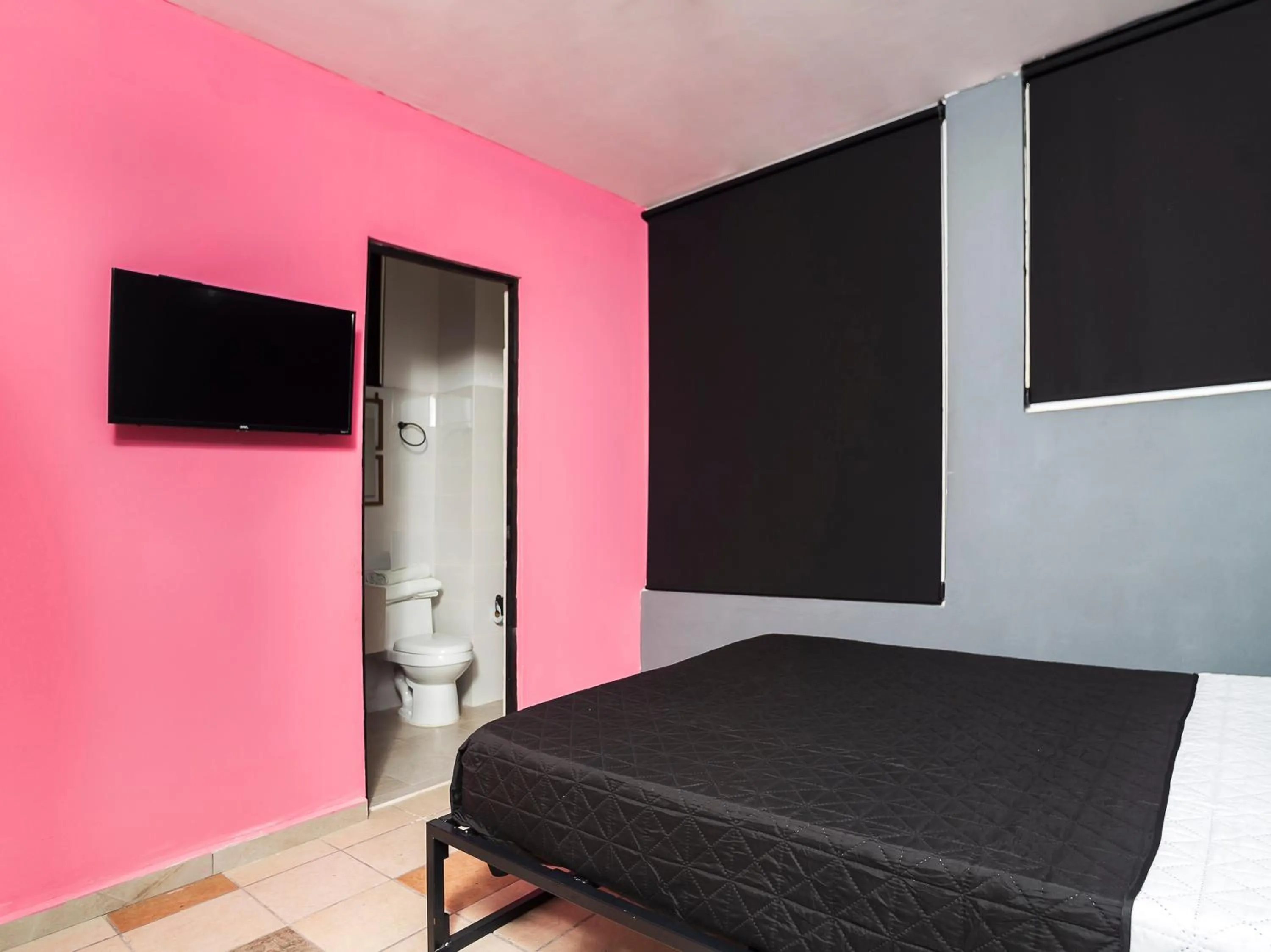 Bedroom, Bed in Adhoc Cintermex