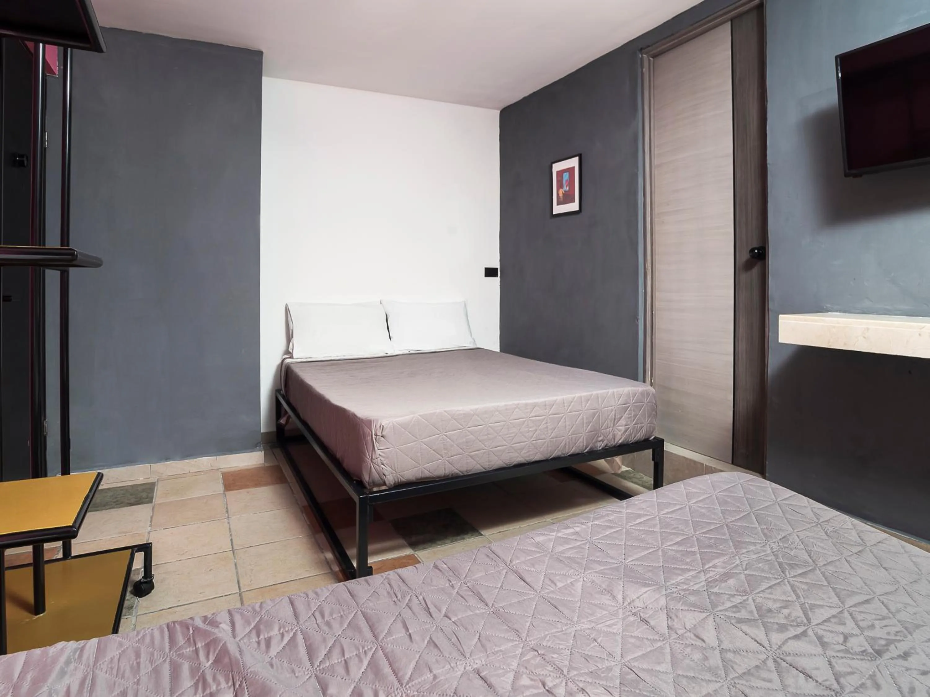Bedroom, Bed in Adhoc Cintermex