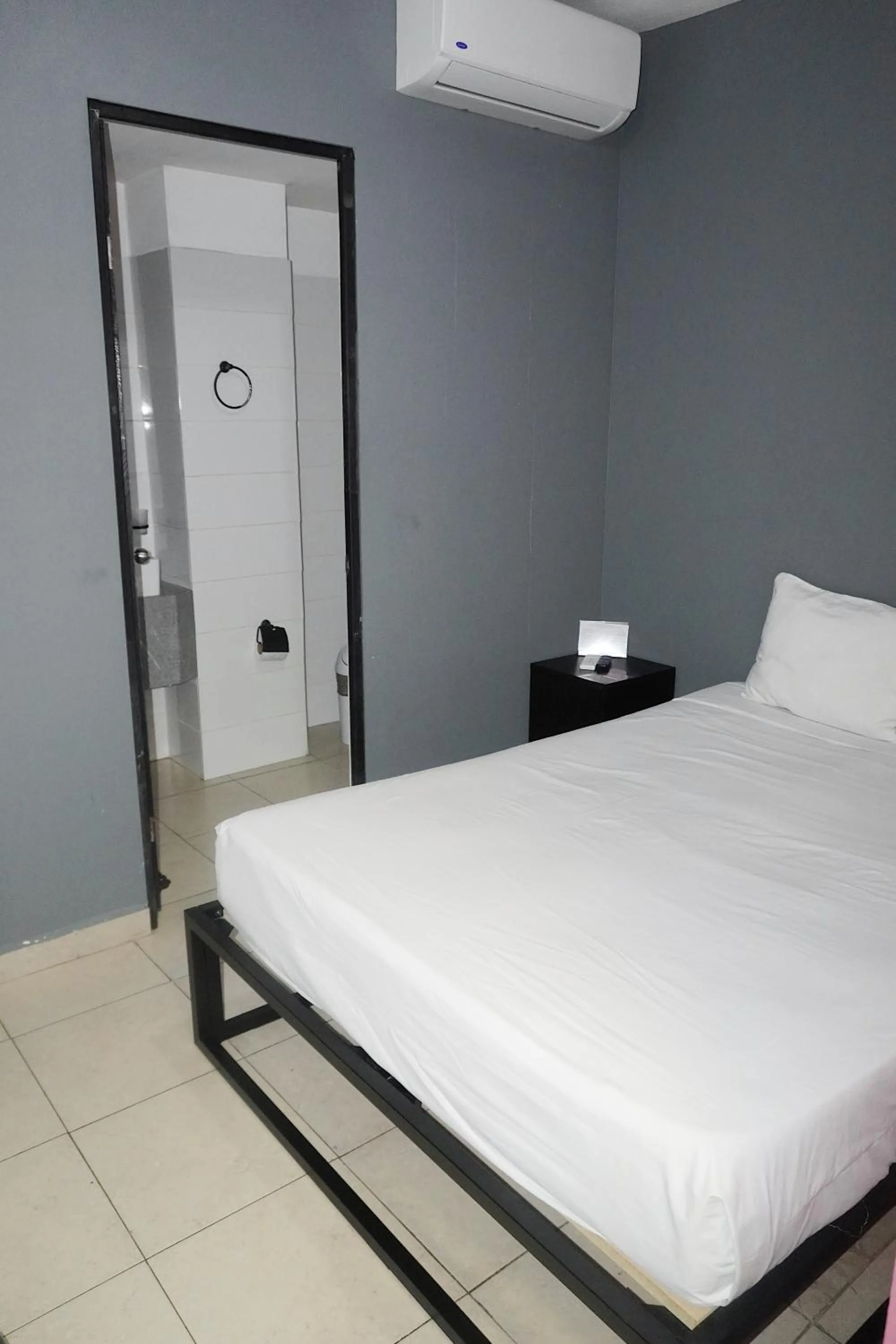 Bedroom, Bed in Adhoc Cintermex