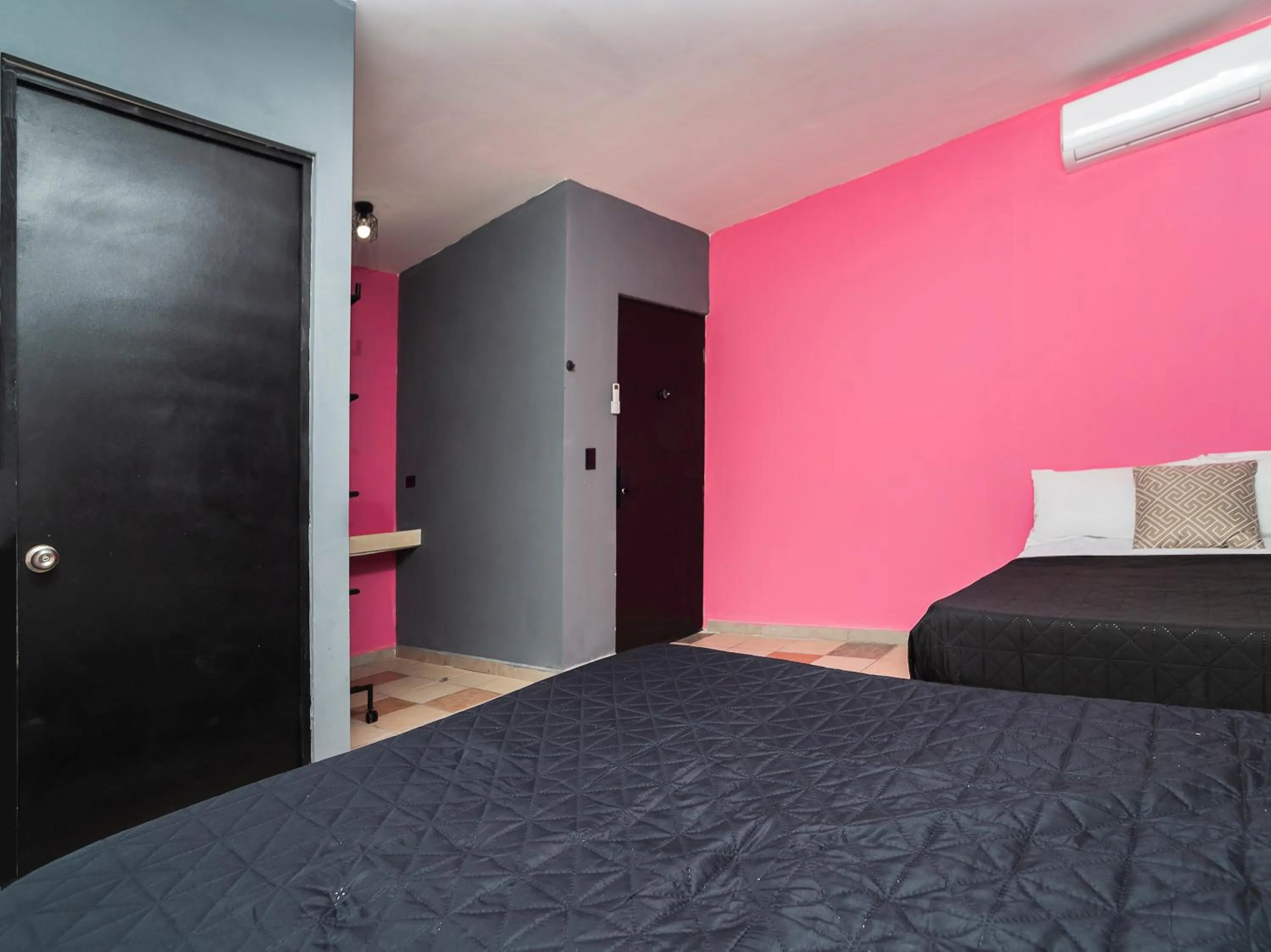 Bedroom, Bed in Adhoc Cintermex
