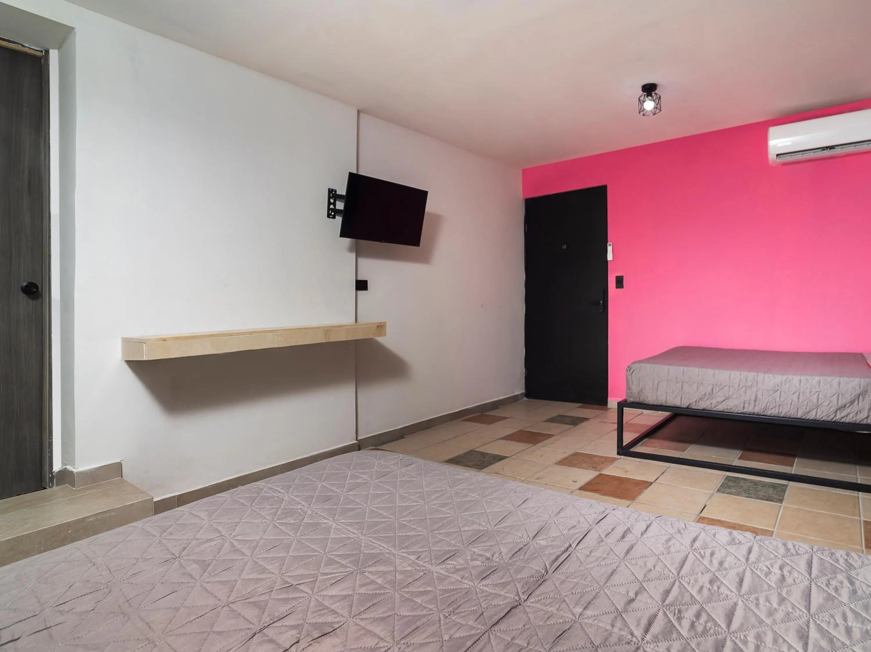 Bedroom, Bed in Adhoc Cintermex