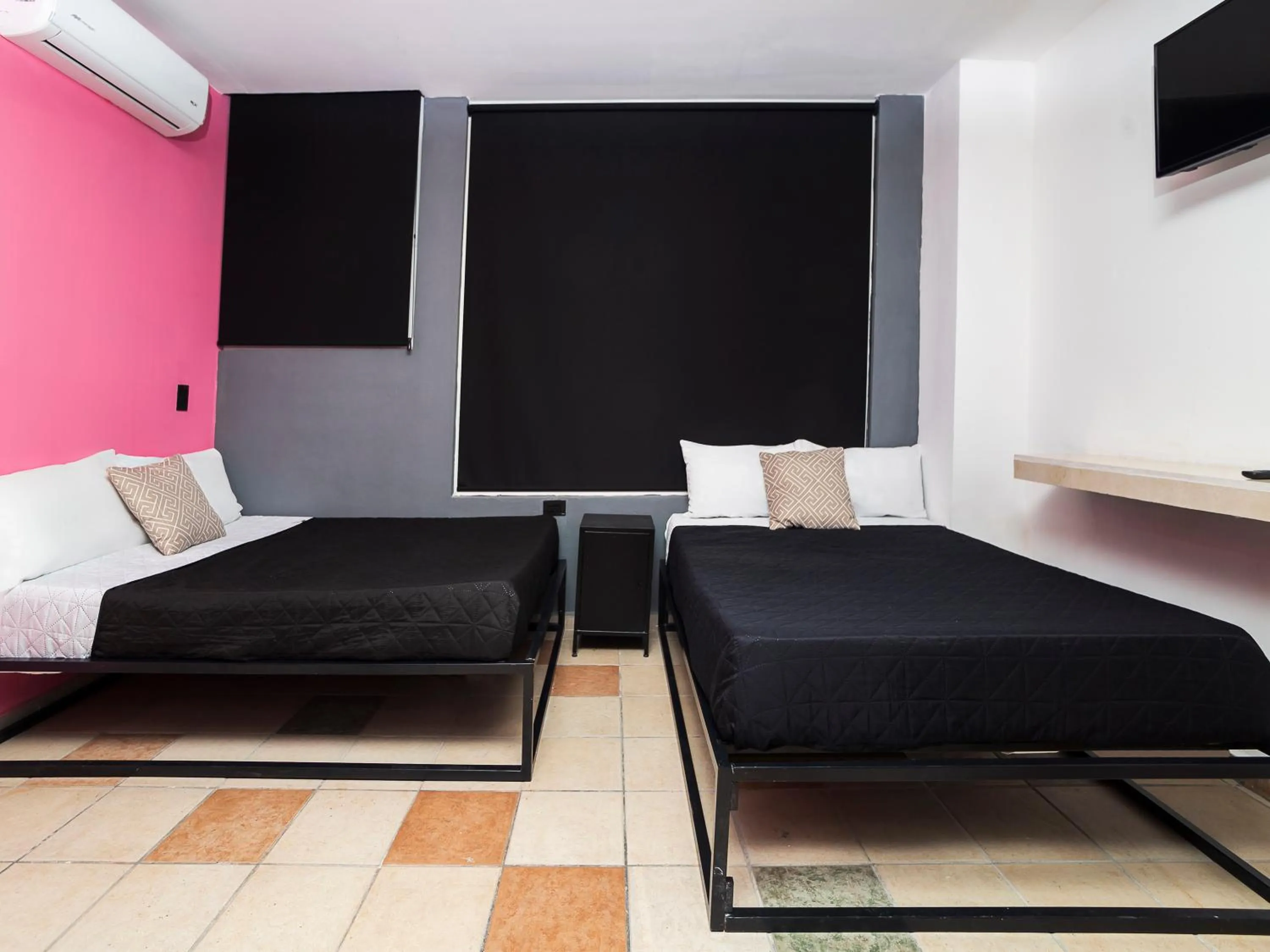 Bedroom, Bed in Adhoc Cintermex