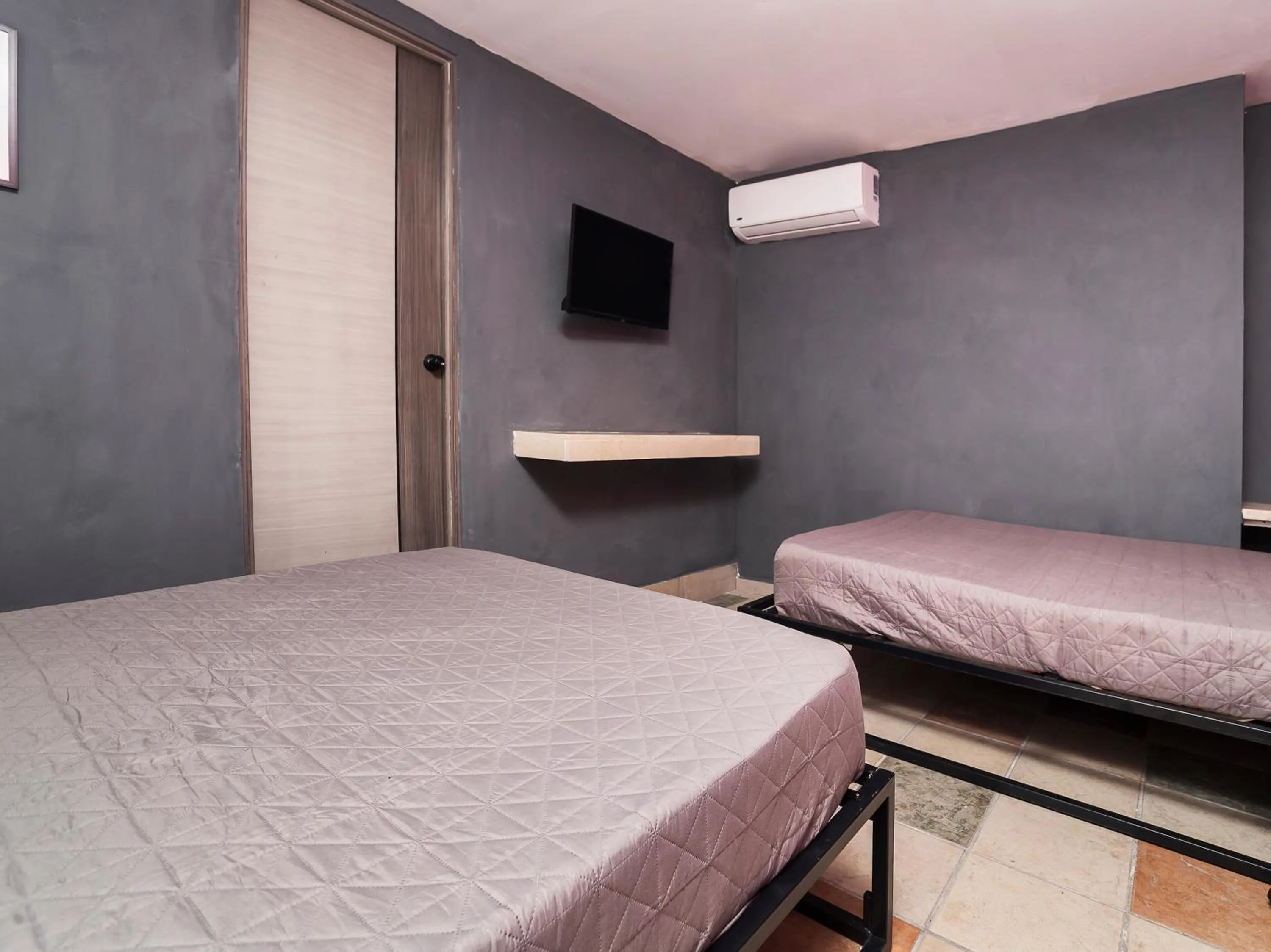 Bedroom, Bed in Adhoc Cintermex