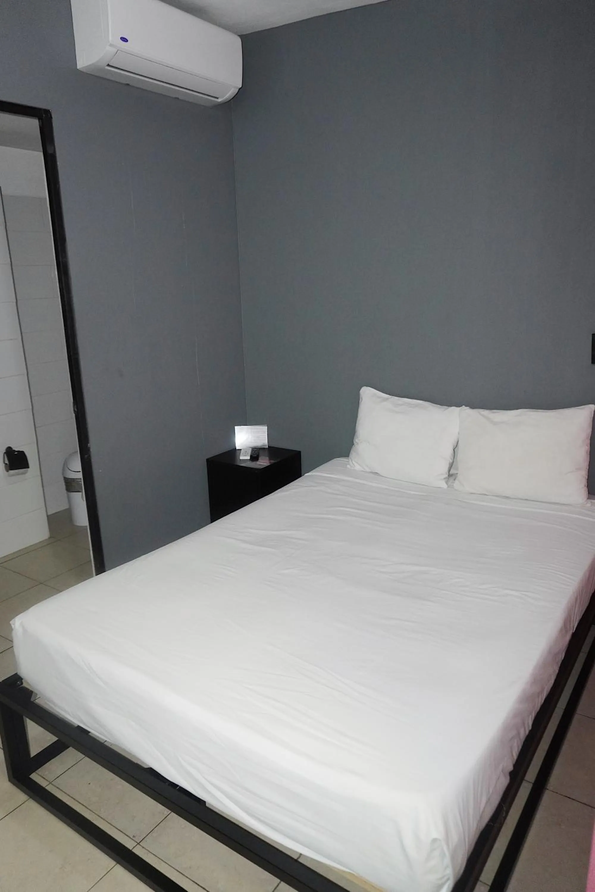 Bedroom, Bed in Adhoc Cintermex