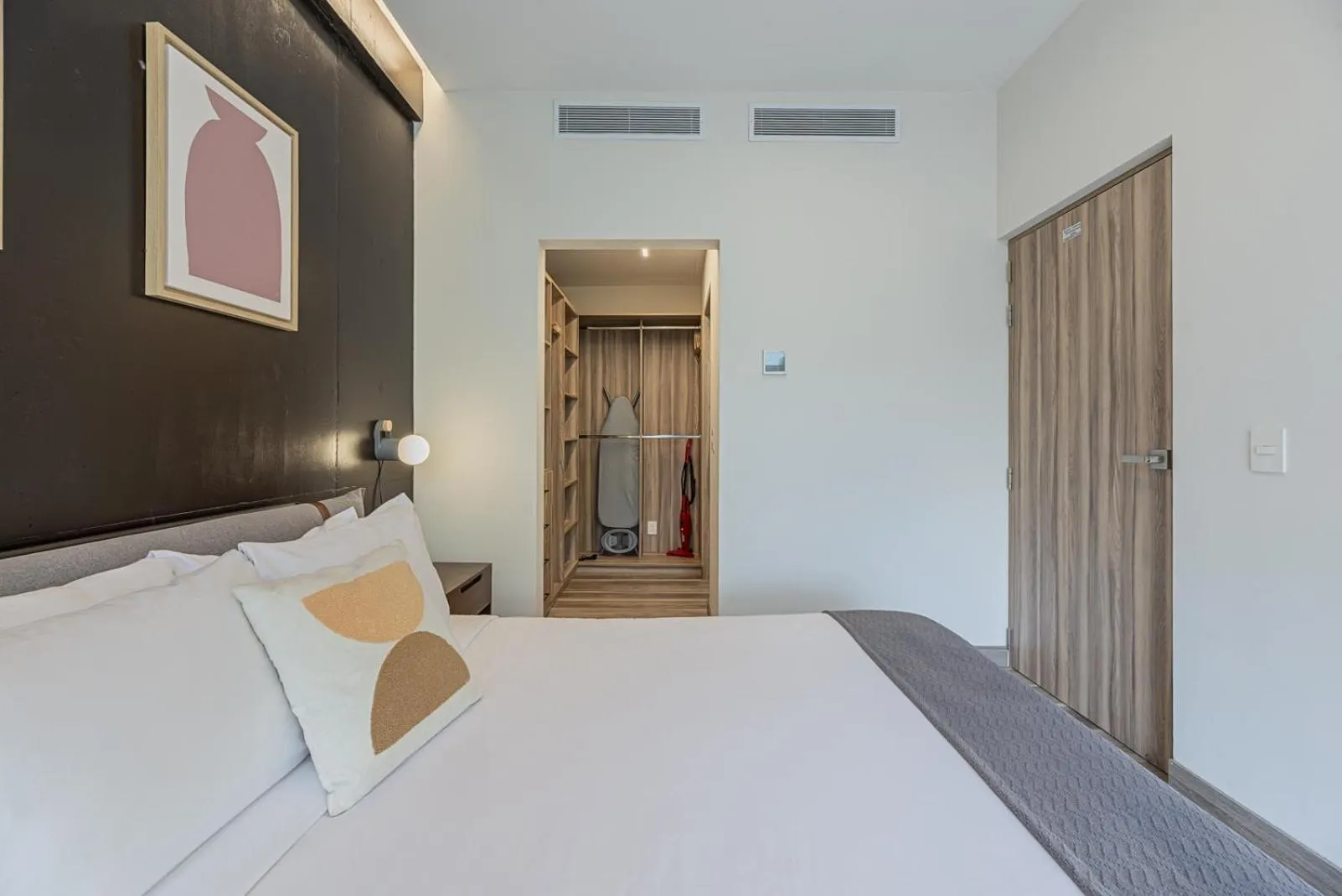 Bedroom, Bed in Cuadra 134 Residencial Condesa