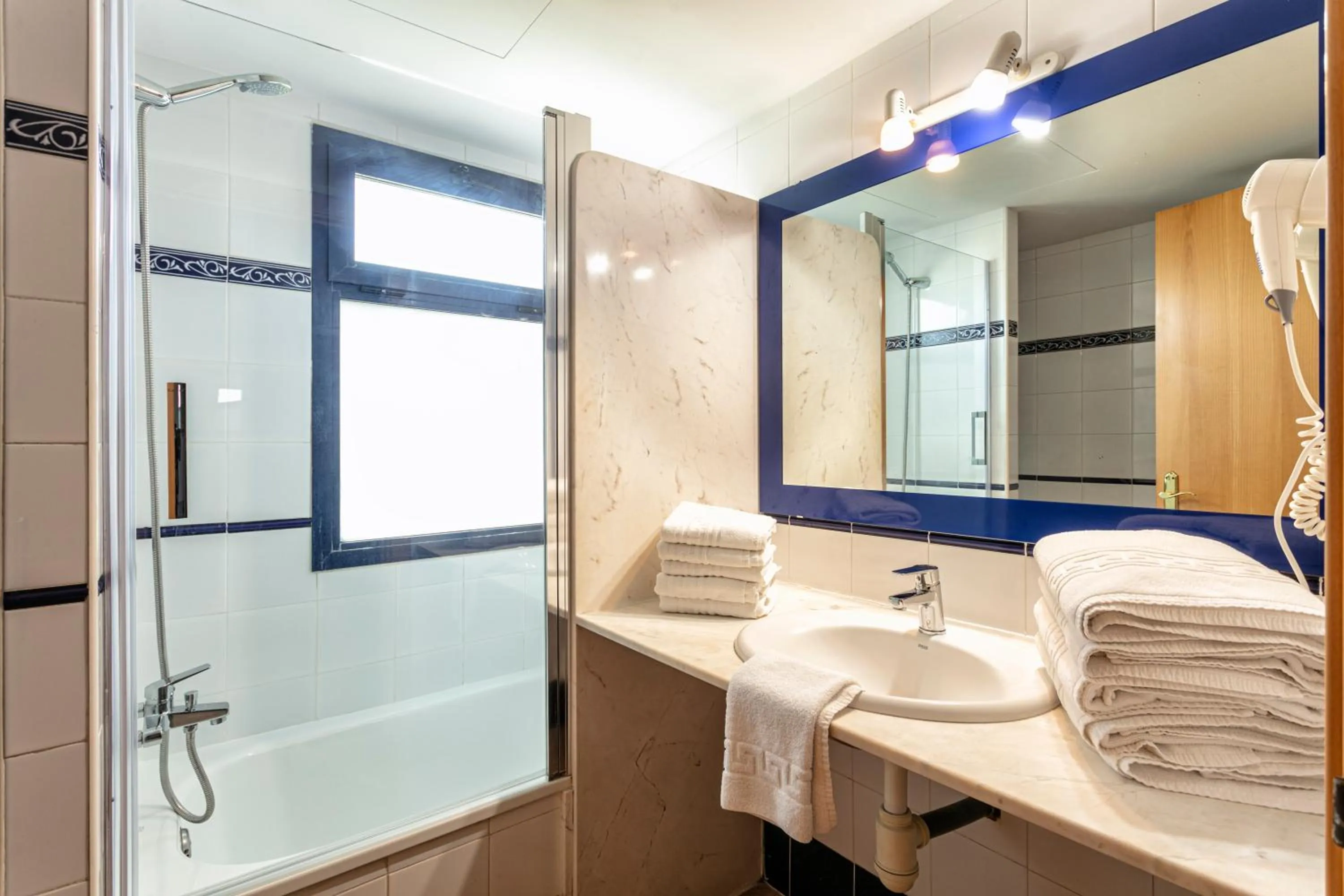 Bathroom in Pins Platja Apartments