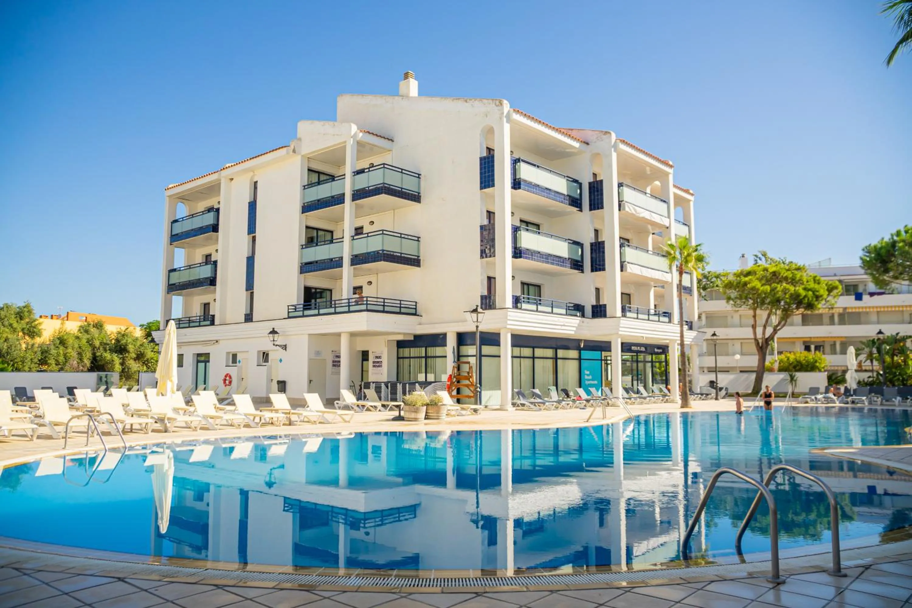 Property building in Pins Platja Apartments