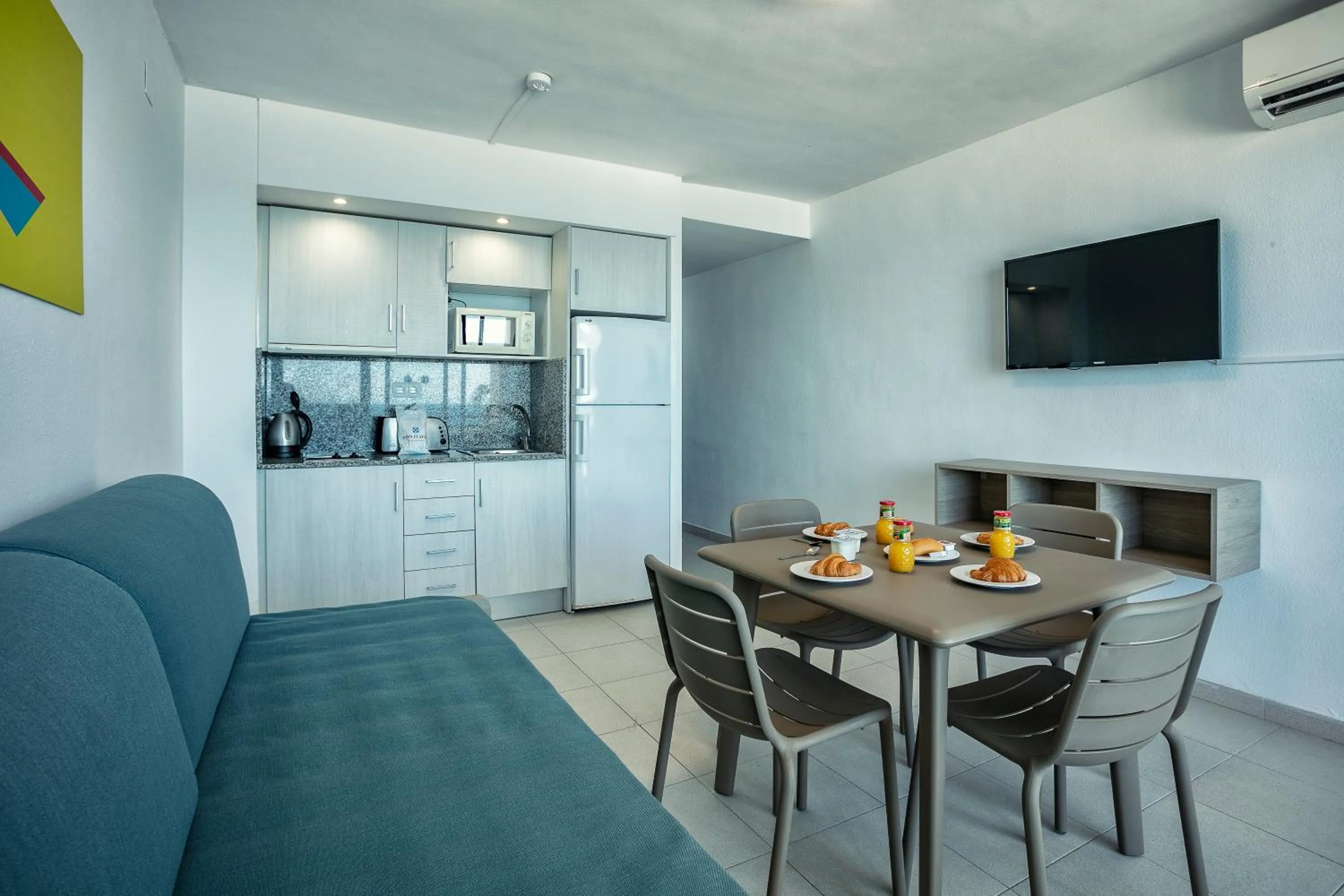 TV and multimedia in Pins Platja Apartments