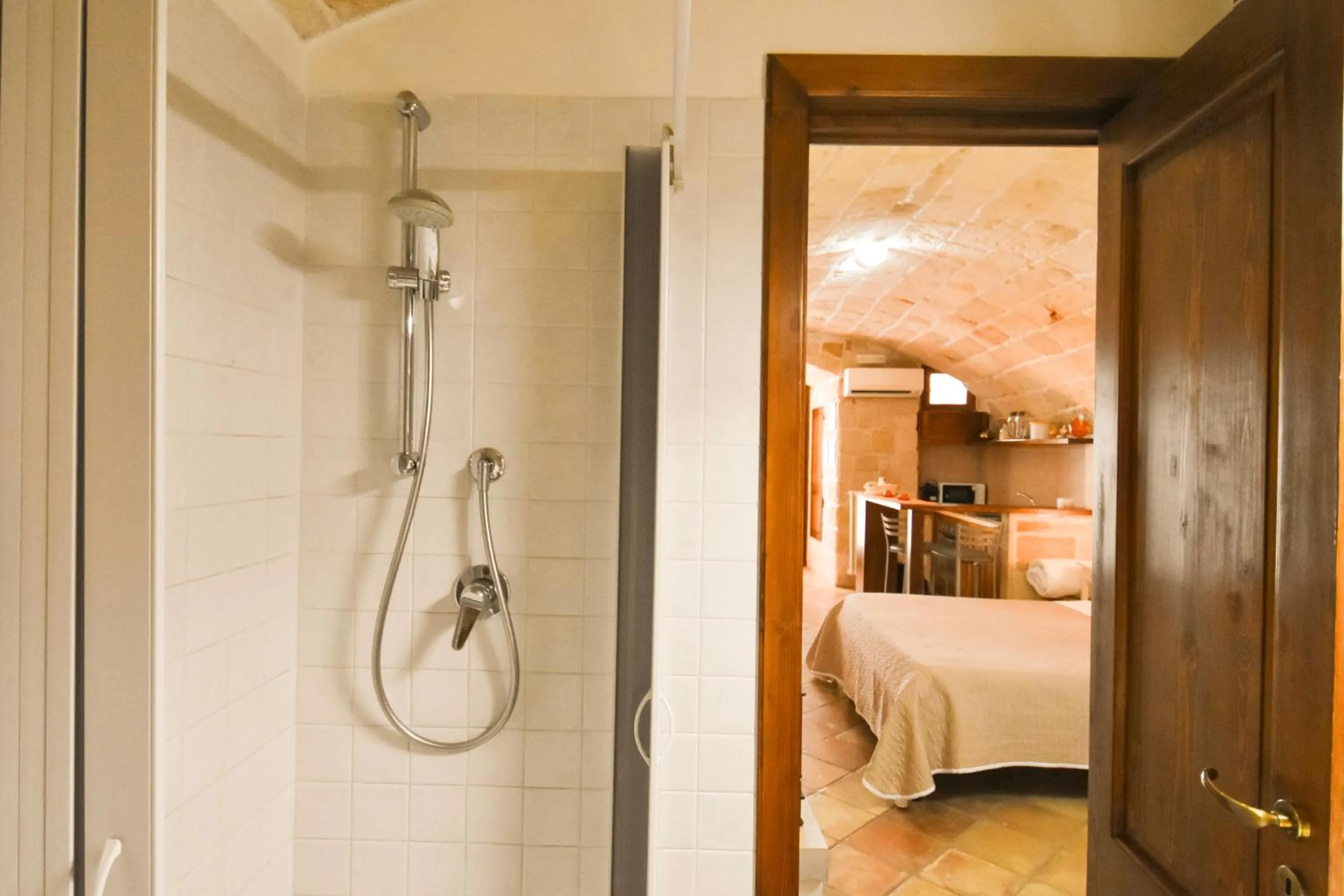 Shower, Bed in Cuore di Pietra - Housea