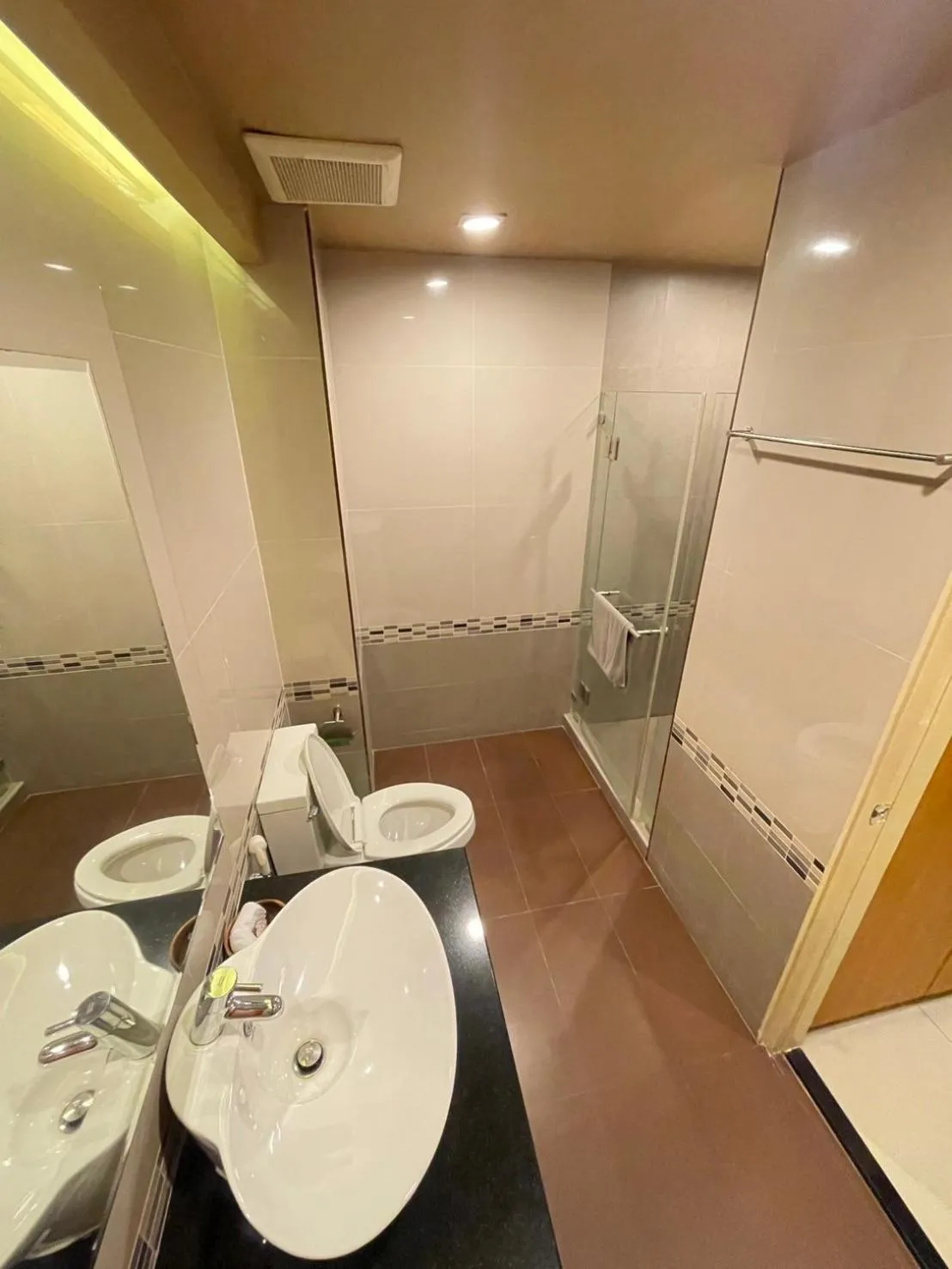 Bathroom in Le Ram Hotel No window