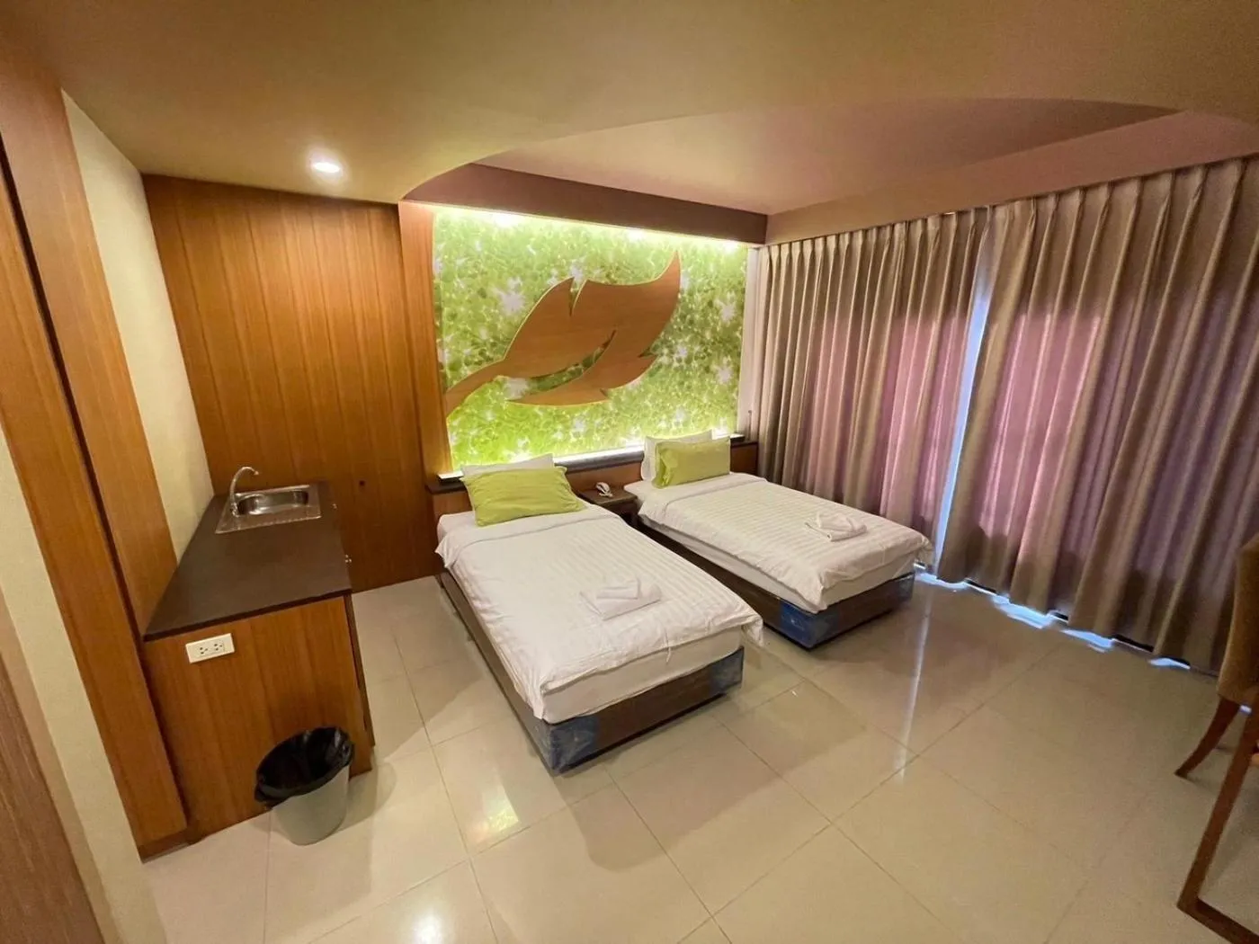 Property building, Bed in Le Ram Hotel No window