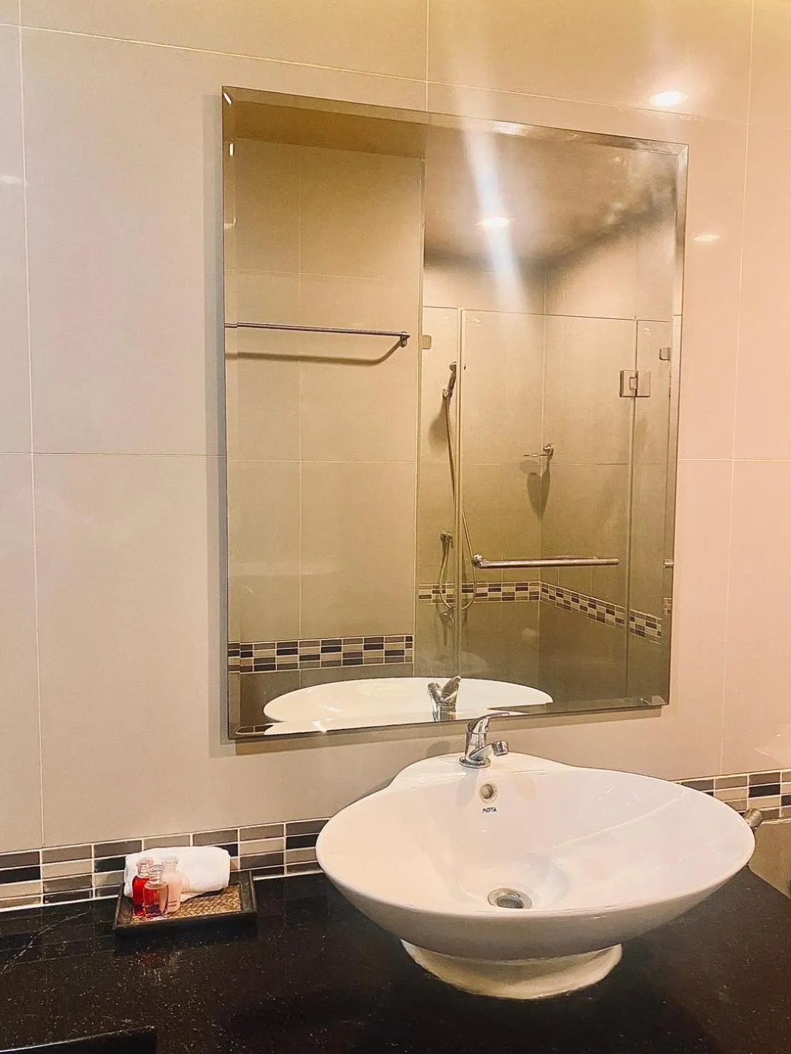 Bathroom in Le Ram Hotel No window