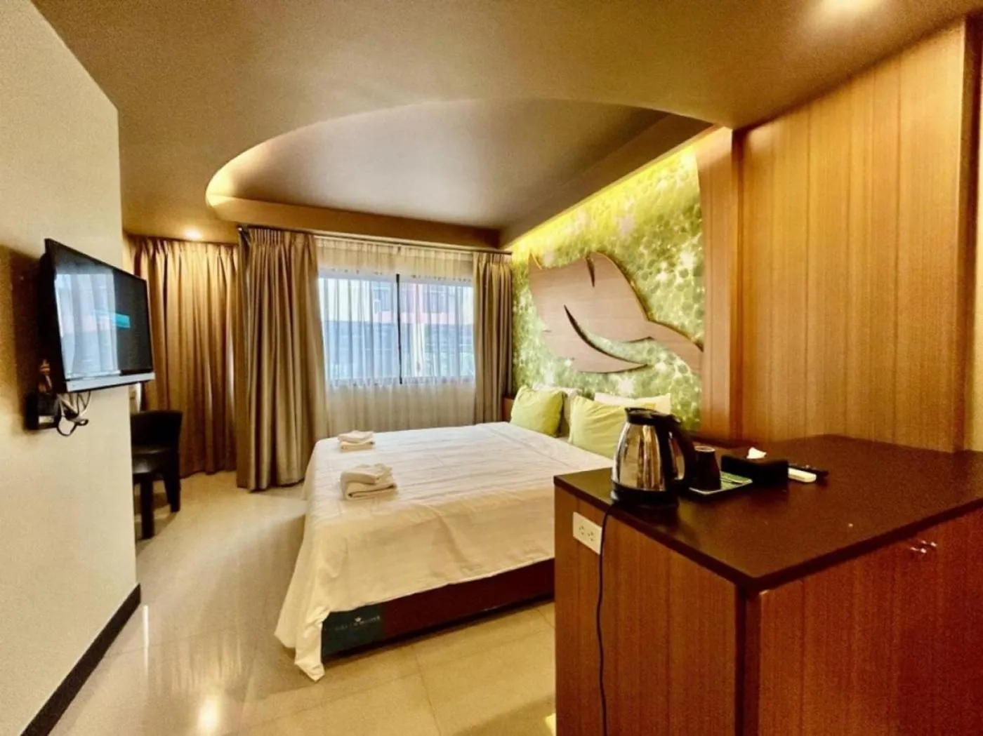 Property building, Bed in Le Ram Hotel No window