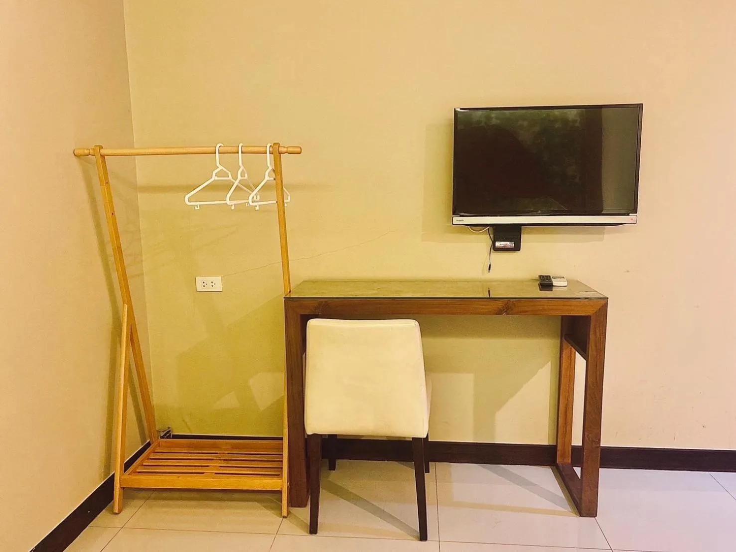 Area and facilities in Le Ram Hotel No window