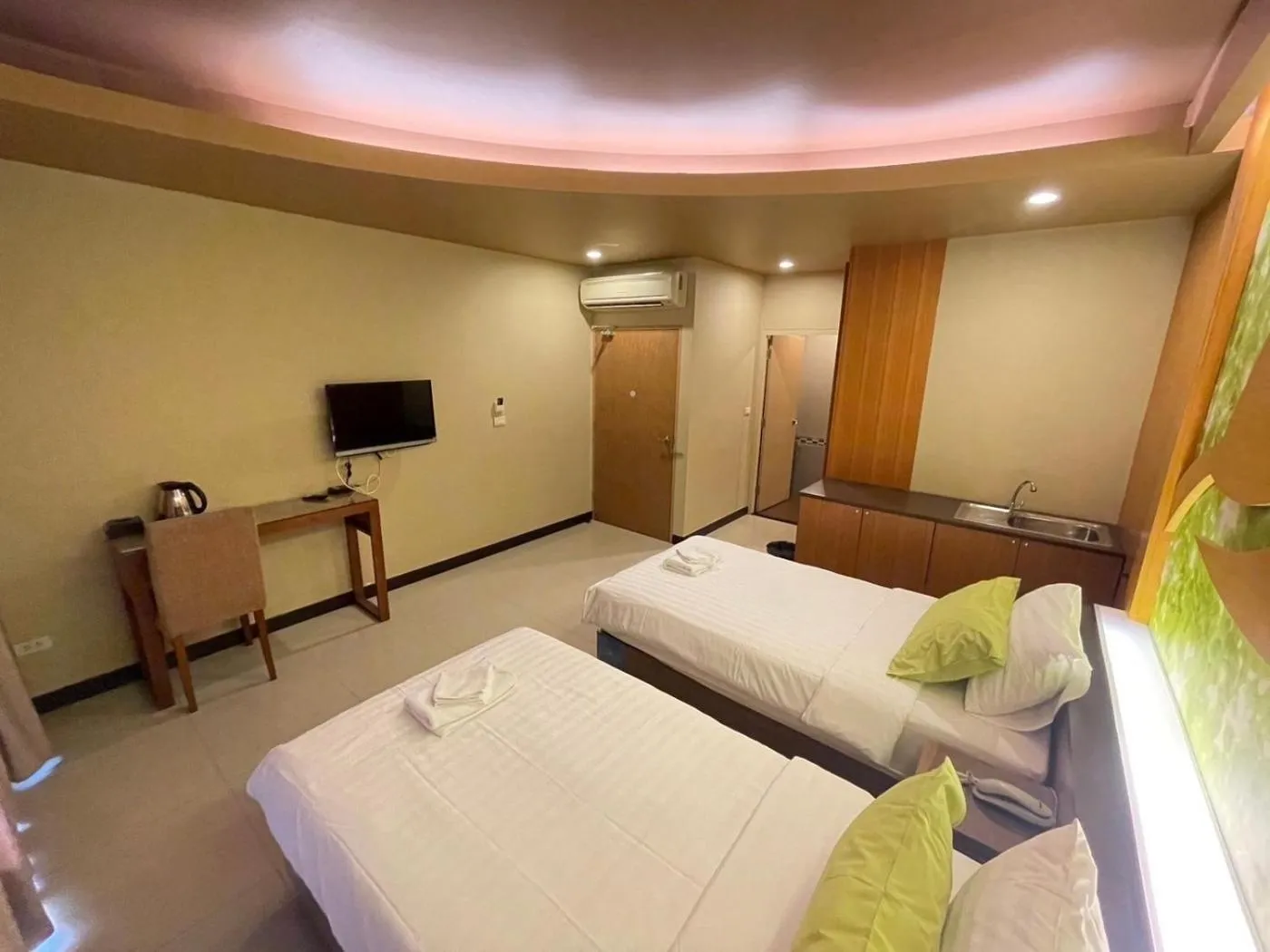 Quiet street view, Bed in Le Ram Hotel No window