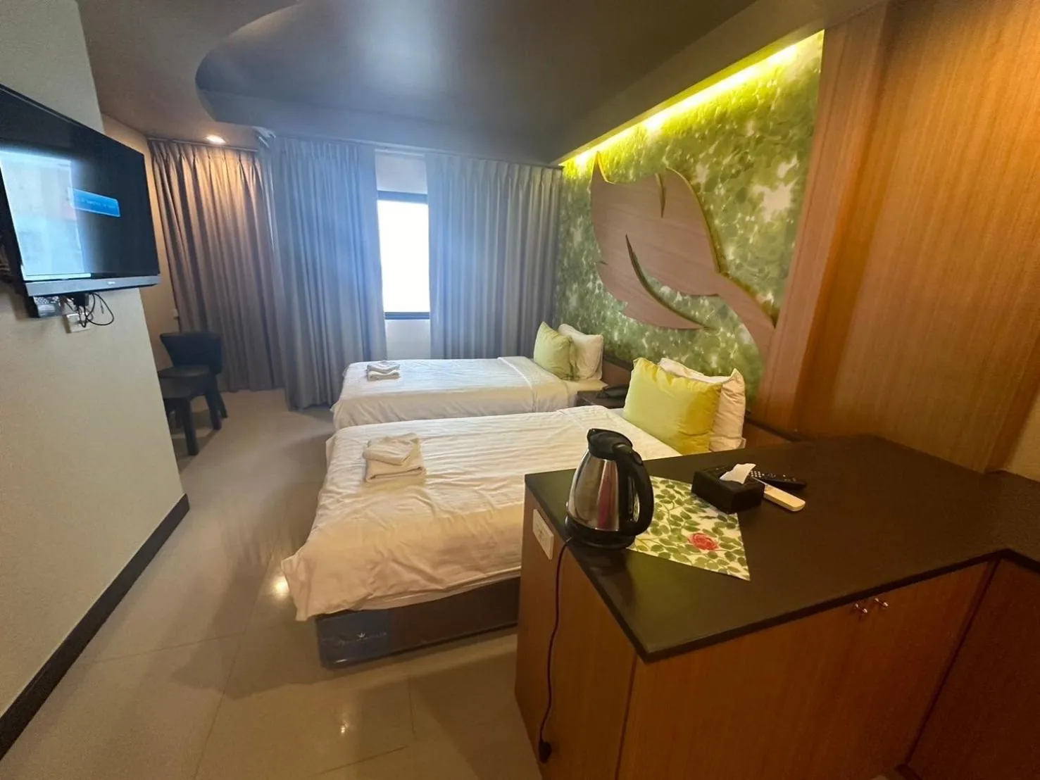 Property building, Bed in Le Ram Hotel No window