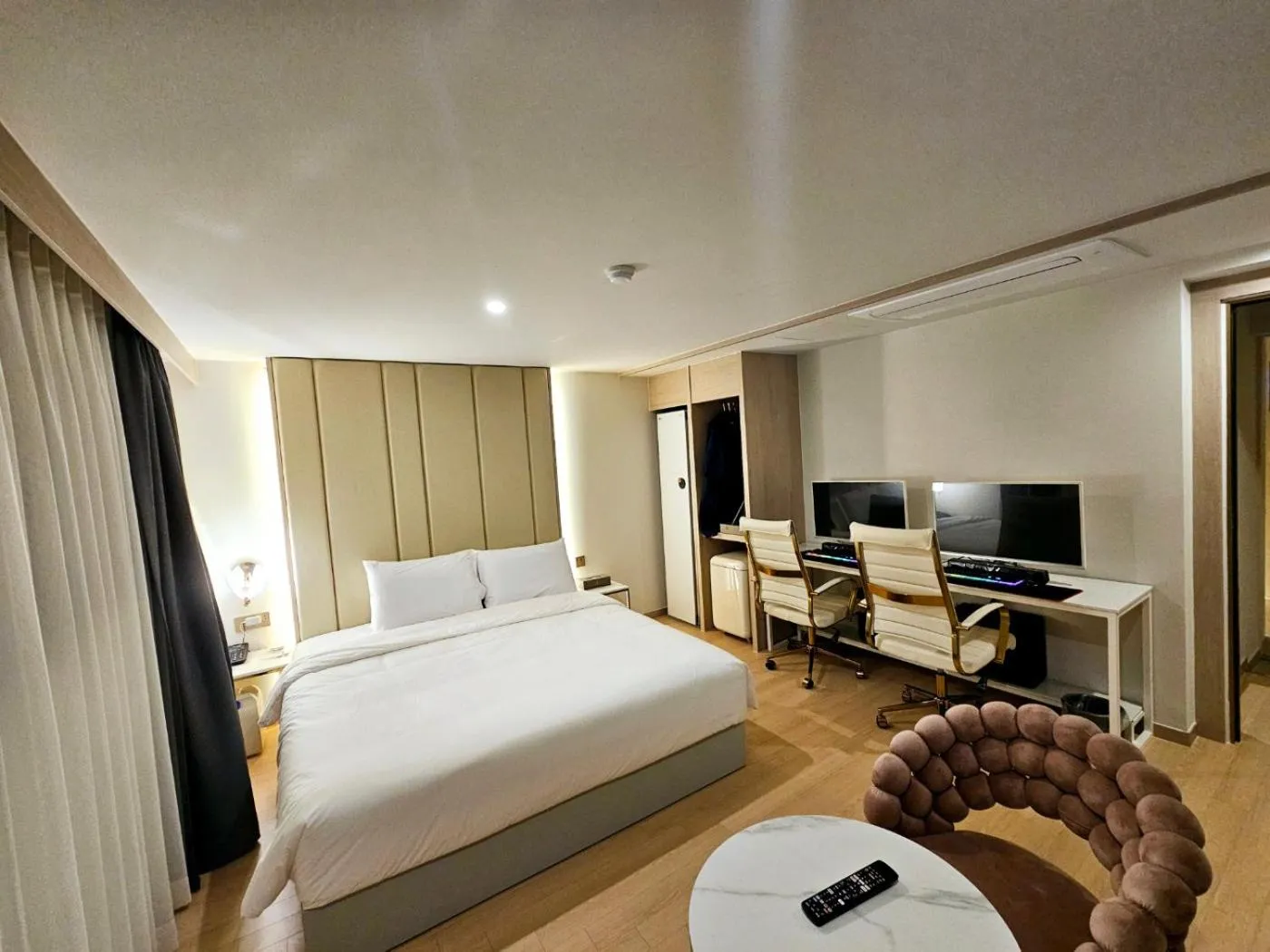 Bed in Daeyeon Grandis Hotel