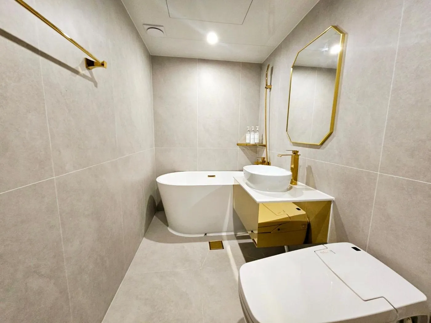 Daeyeon Grandis Hotel