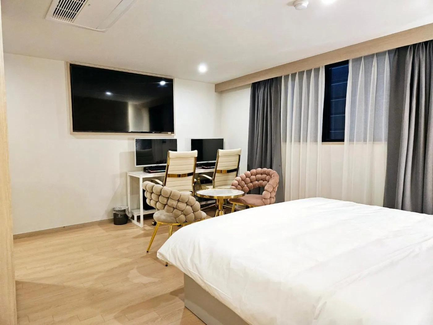 Bed in Daeyeon Grandis Hotel