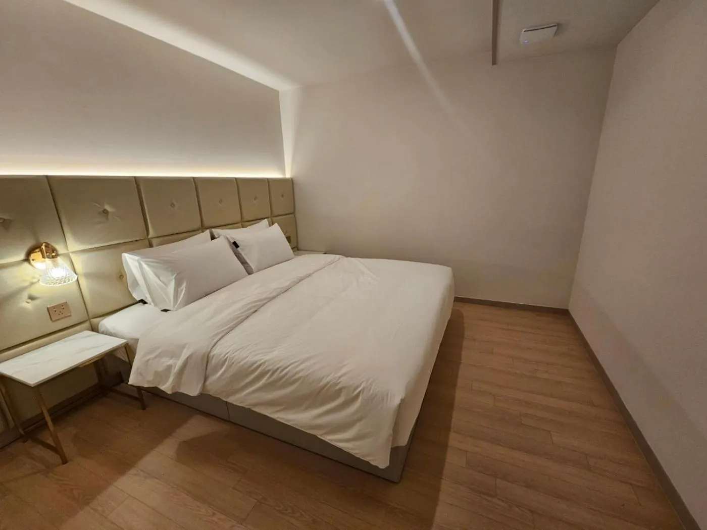 Bed in Daeyeon Grandis Hotel