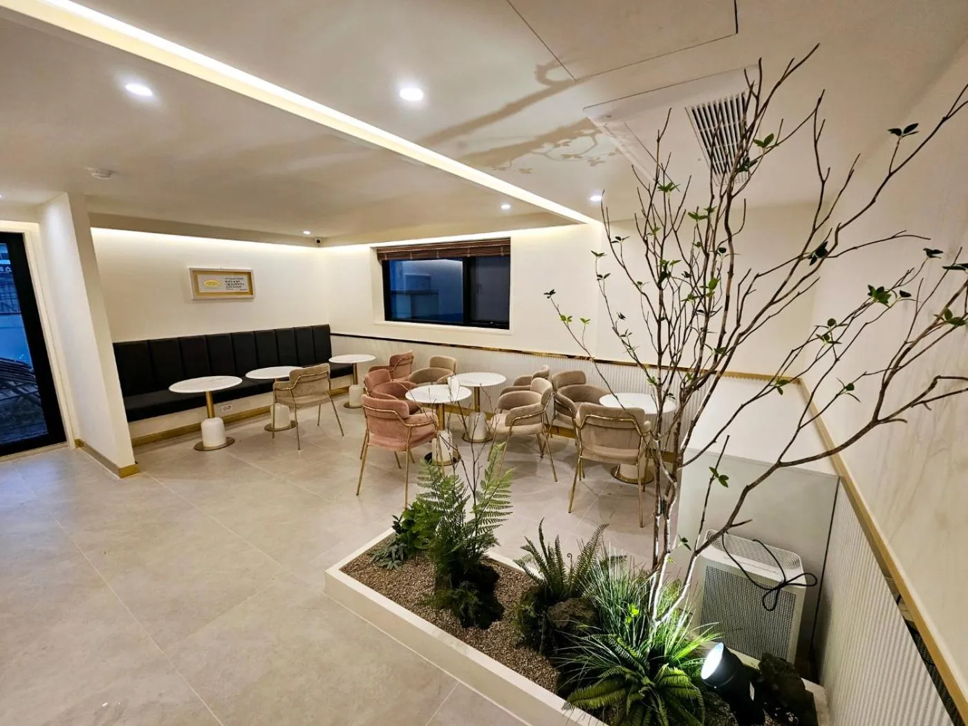 Daeyeon Grandis Hotel