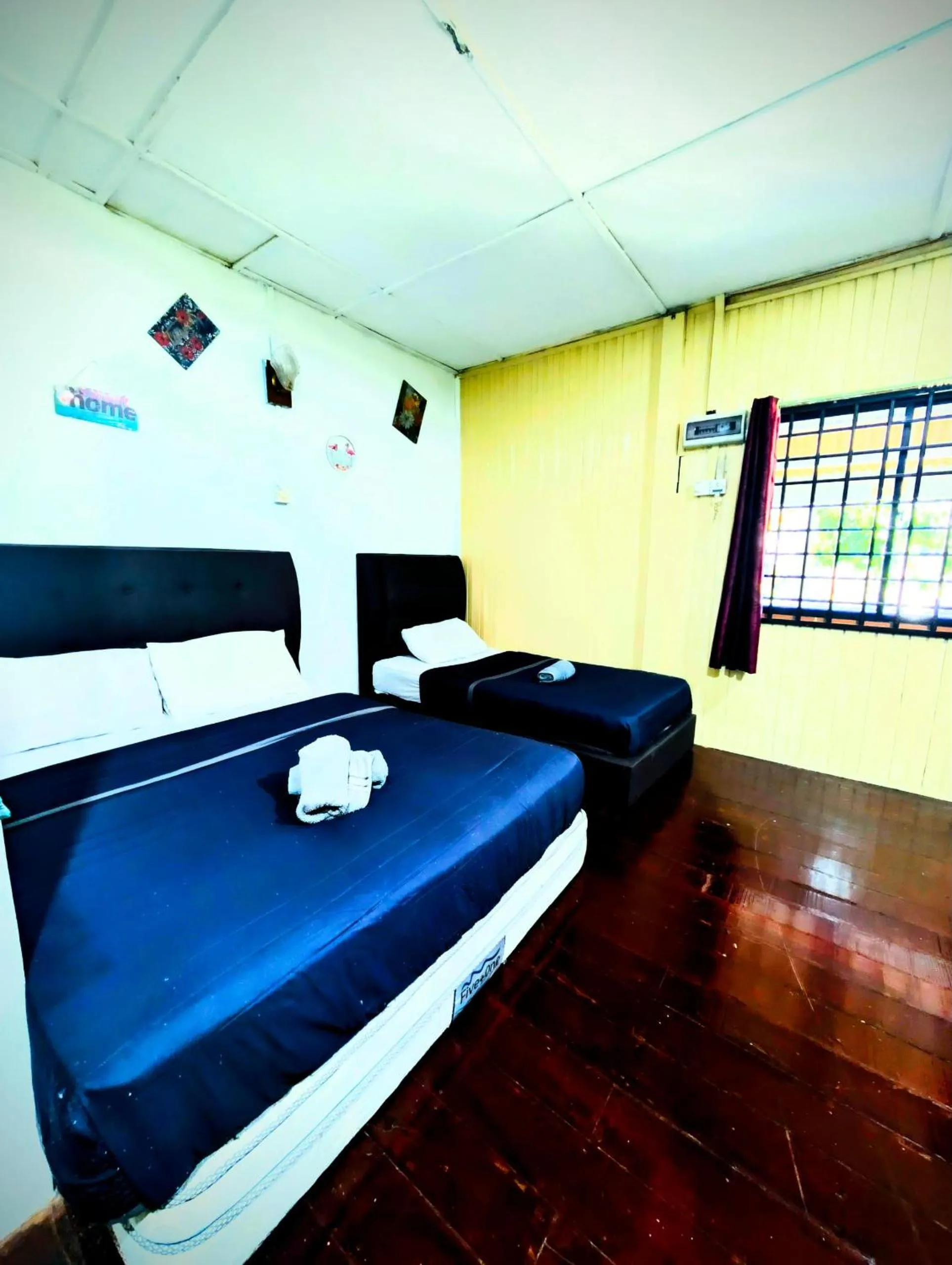 Bed in Marang Guesthouse Resort
