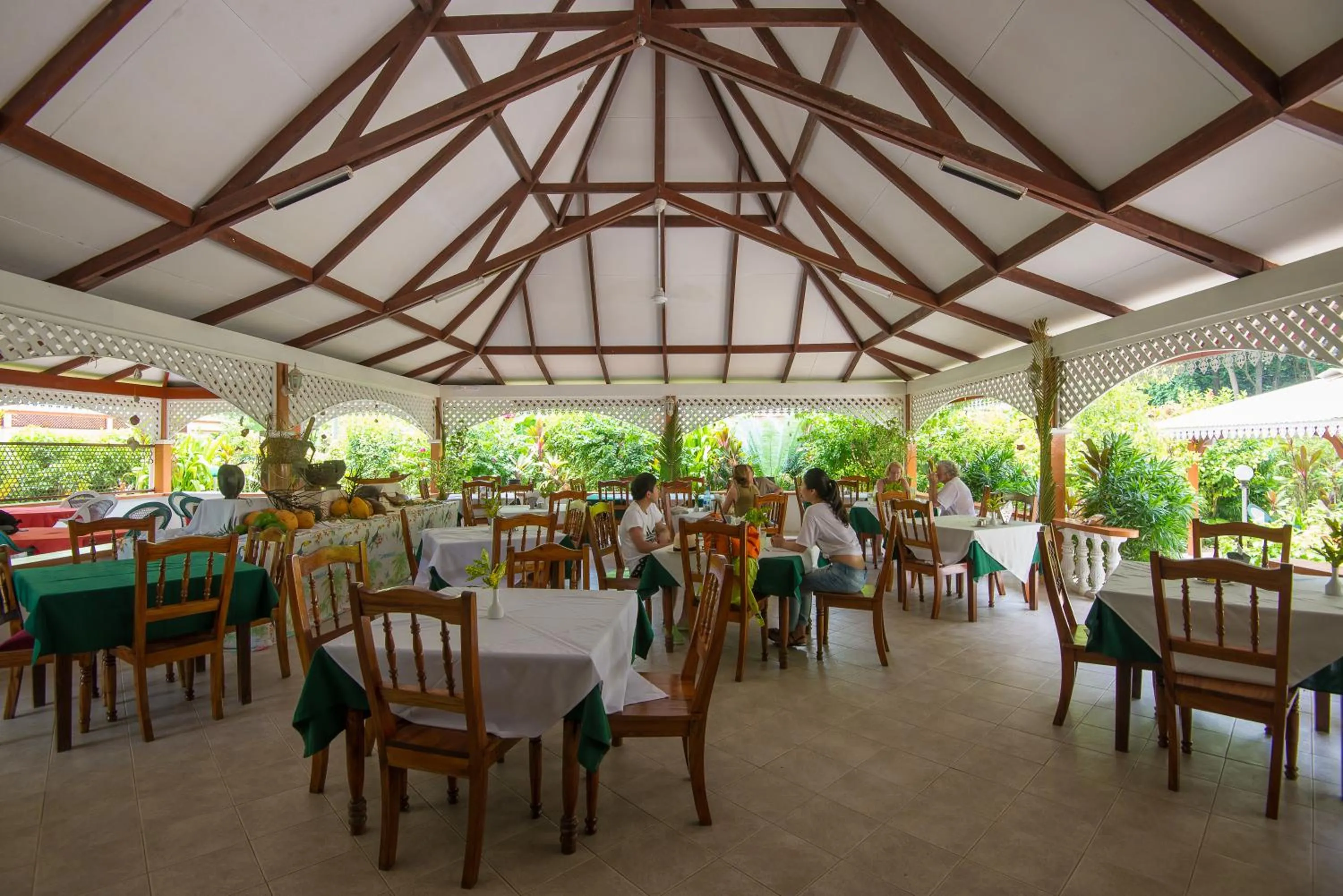 Restaurant/places to eat in Zerof Guest House