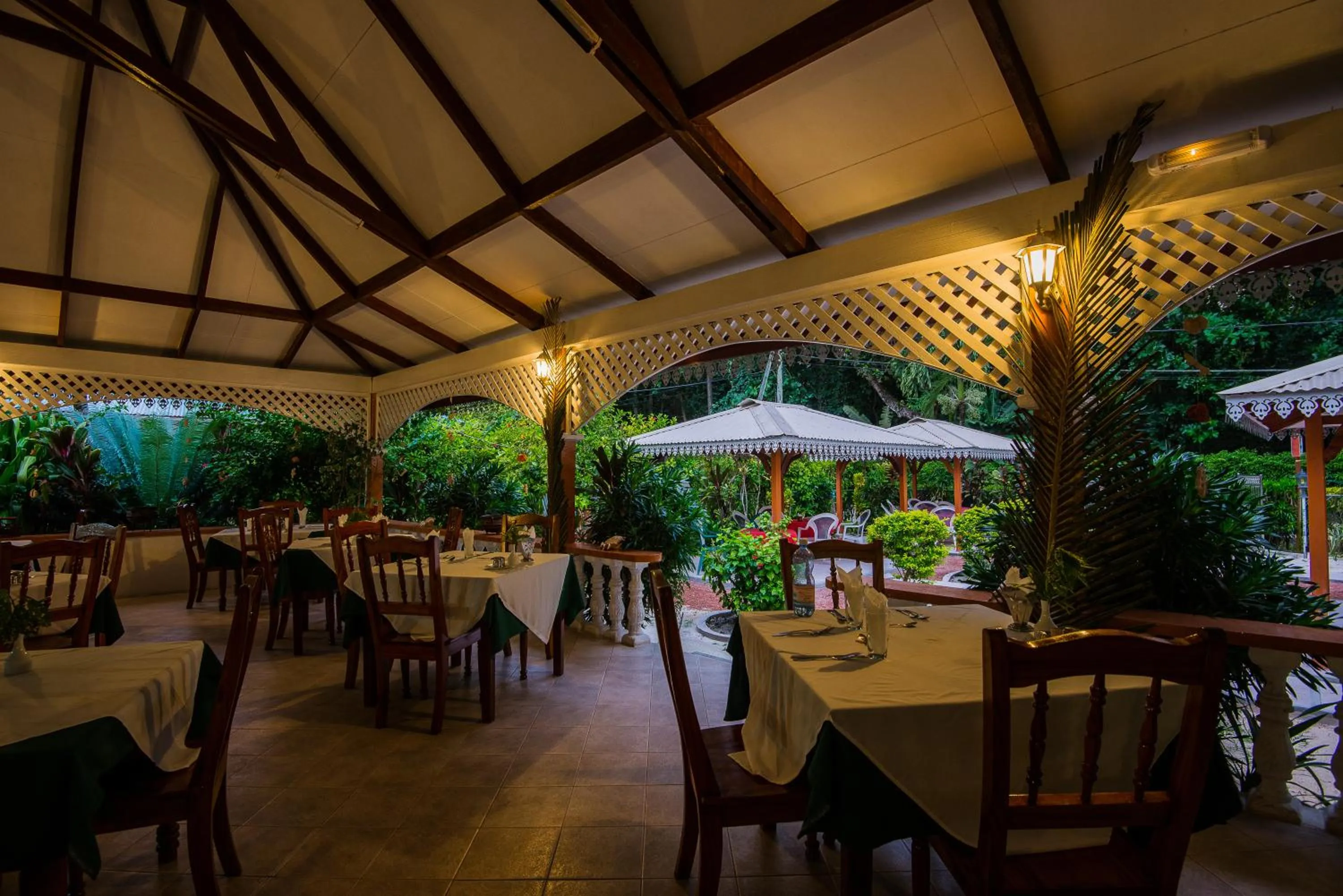 Restaurant/places to eat in Zerof Guest House