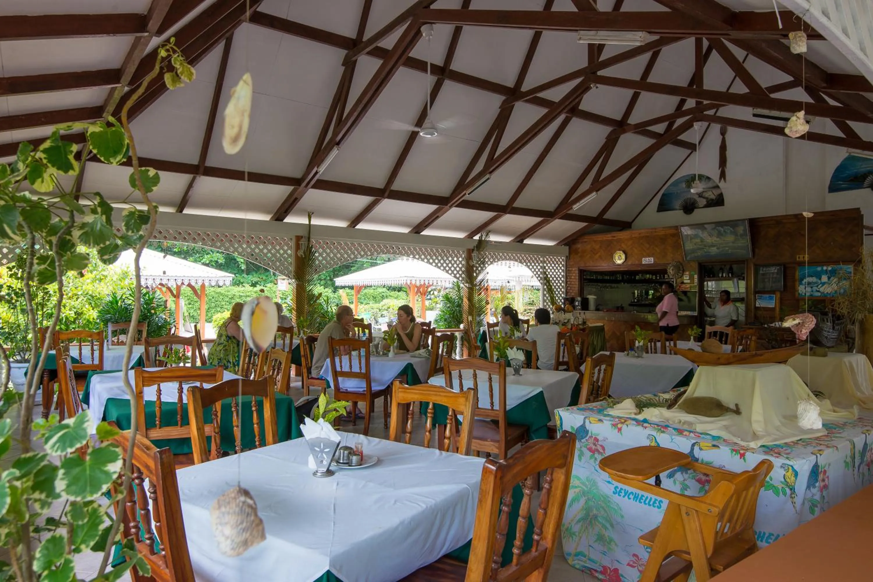 Restaurant/places to eat in Zerof Guest House