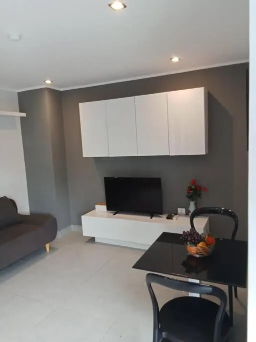 Large Corner Apartment 1BR - NV-207