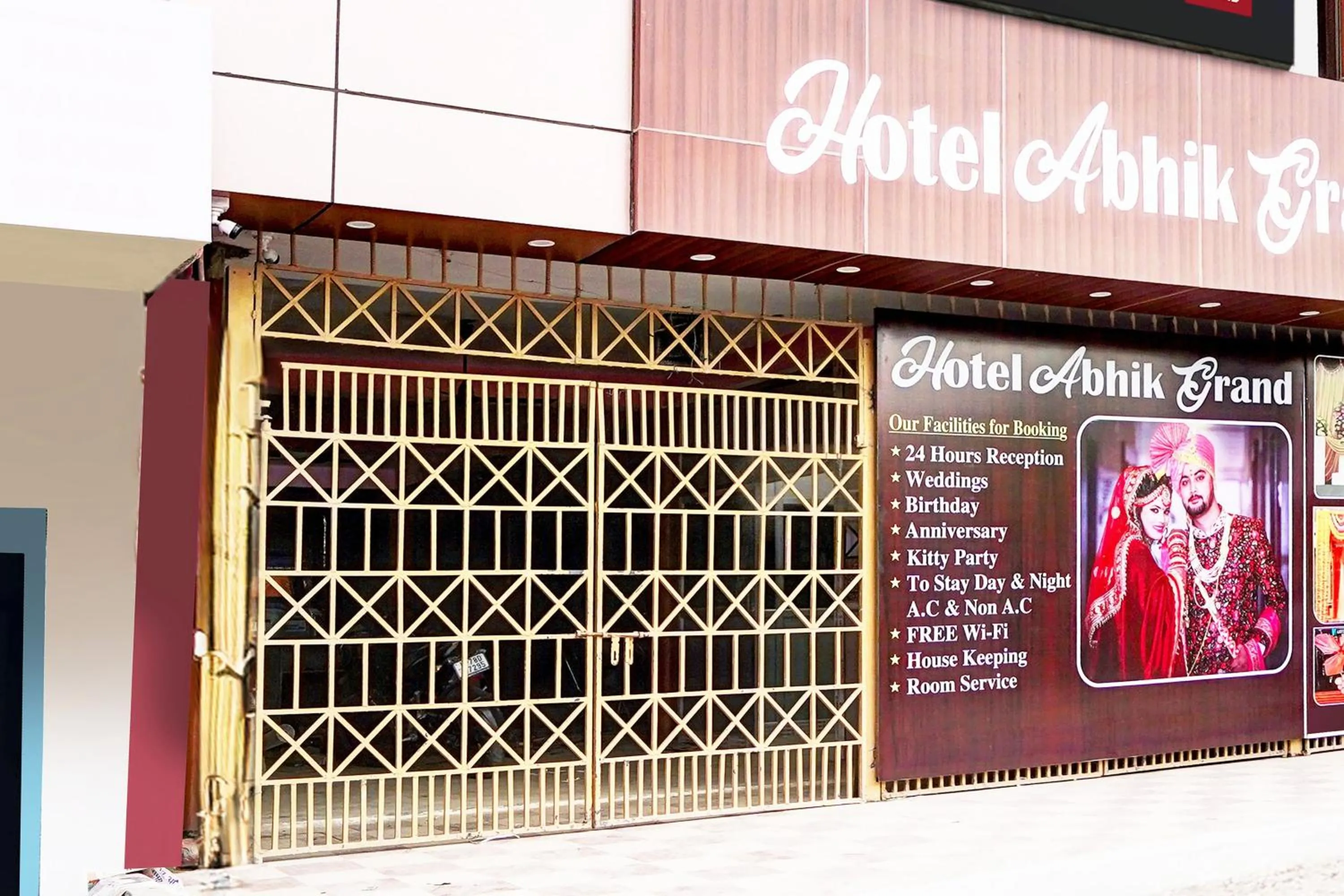 Facade/entrance in Hotel O by OYO ABHIK GRAND