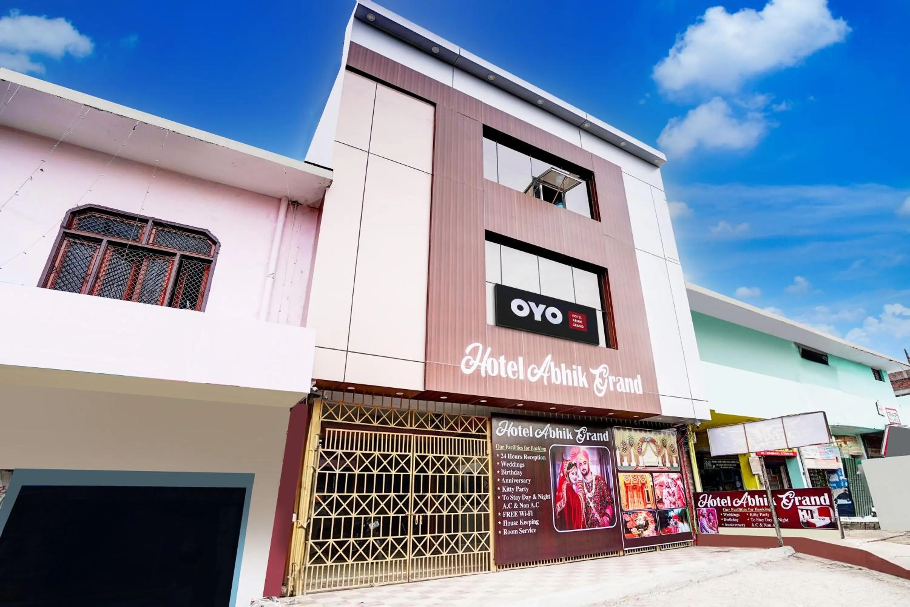 Facade/entrance in Hotel O by OYO ABHIK GRAND