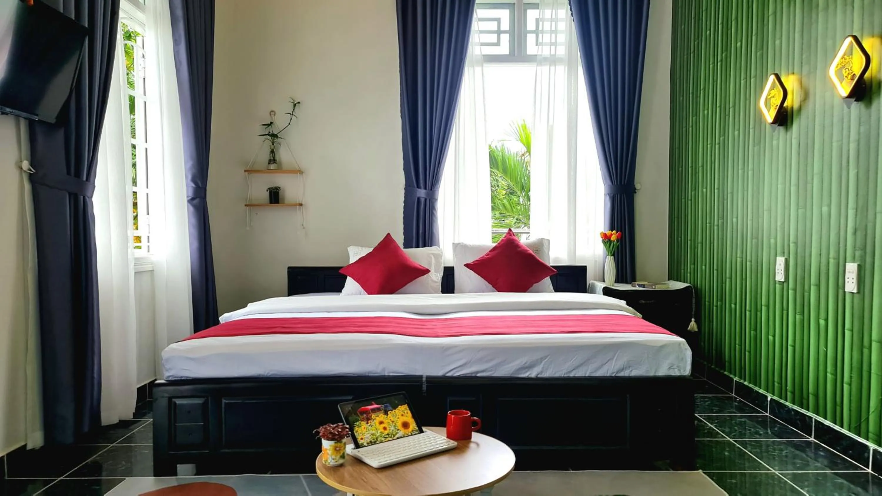 Bed in Minh Trang Villa Hoi An -BBQ Garden