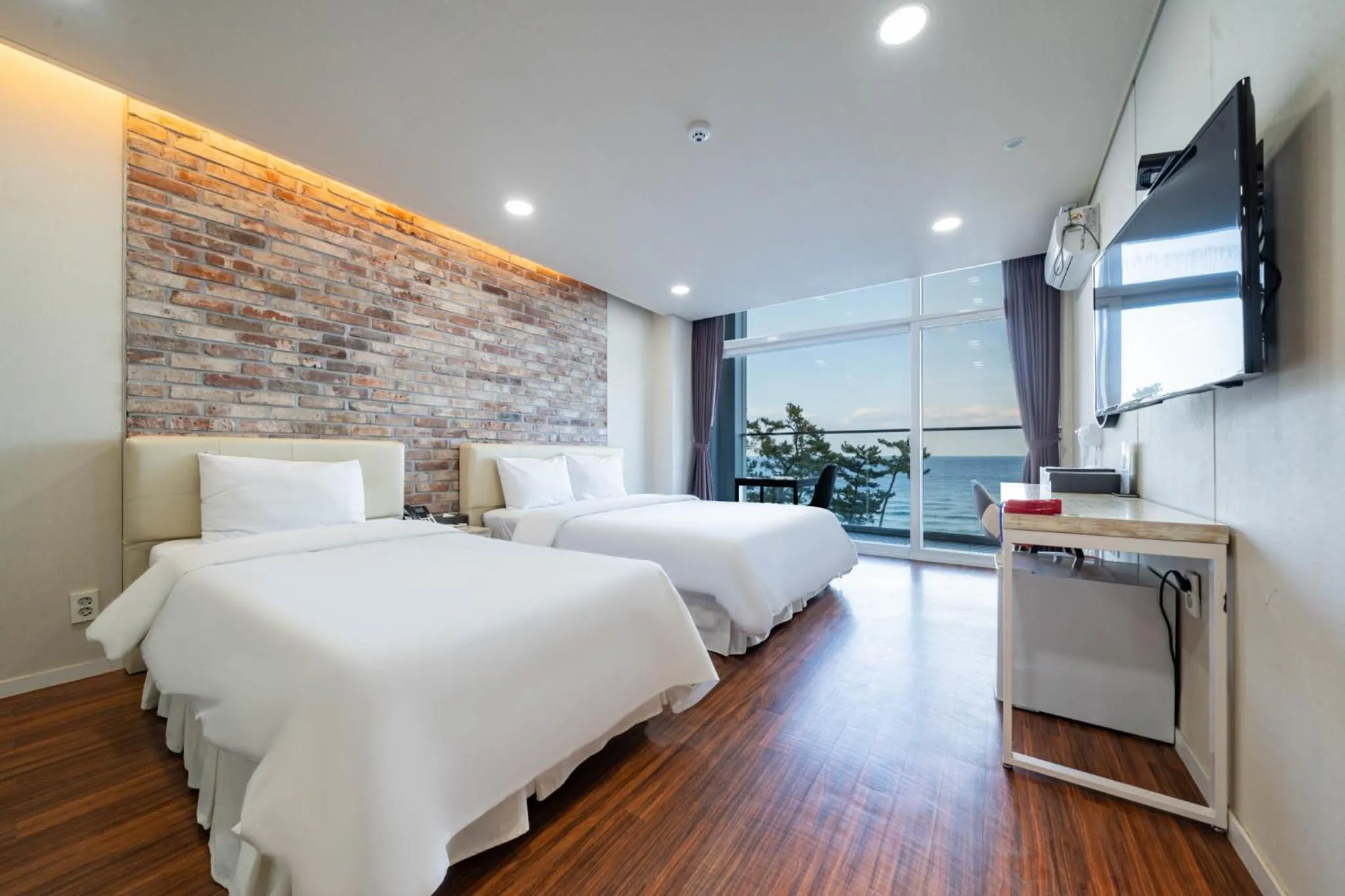 Gangneung Gyeongpodae Hotel Cube