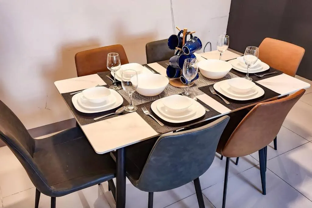 Spacious Executive 3br Apt with PS4 & bathtub in BGC