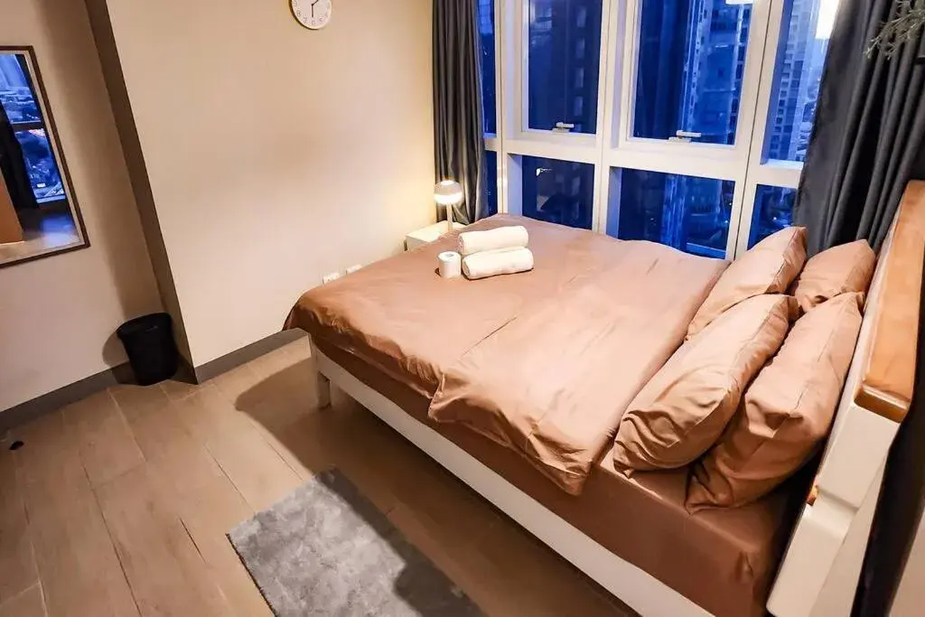 Spacious Executive 3br Apt with PS4 & bathtub in BGC Spacious Executive 3br Apt with PS4 & bathtub in BGC