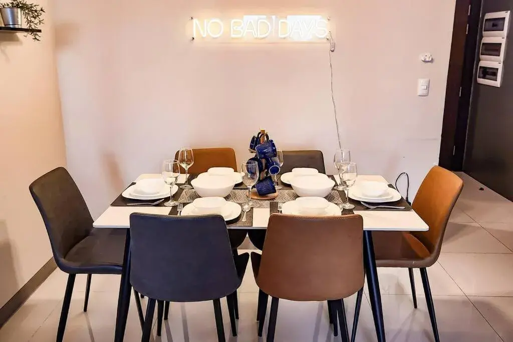 Spacious Executive 3br Apt with PS4 & bathtub in BGC Spacious Executive 3br Apt with PS4 & bathtub in BGC