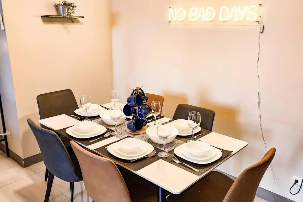 Spacious Executive 3br Apt with PS4 & bathtub in BGC