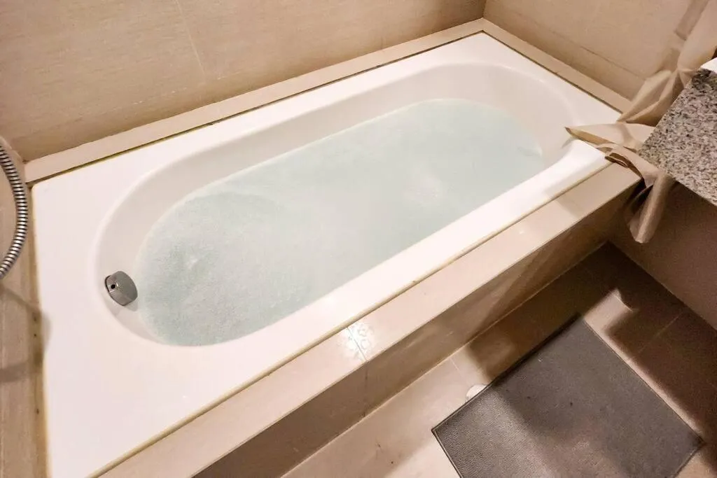 Spacious Executive 3br Apt with PS4 & bathtub in BGC