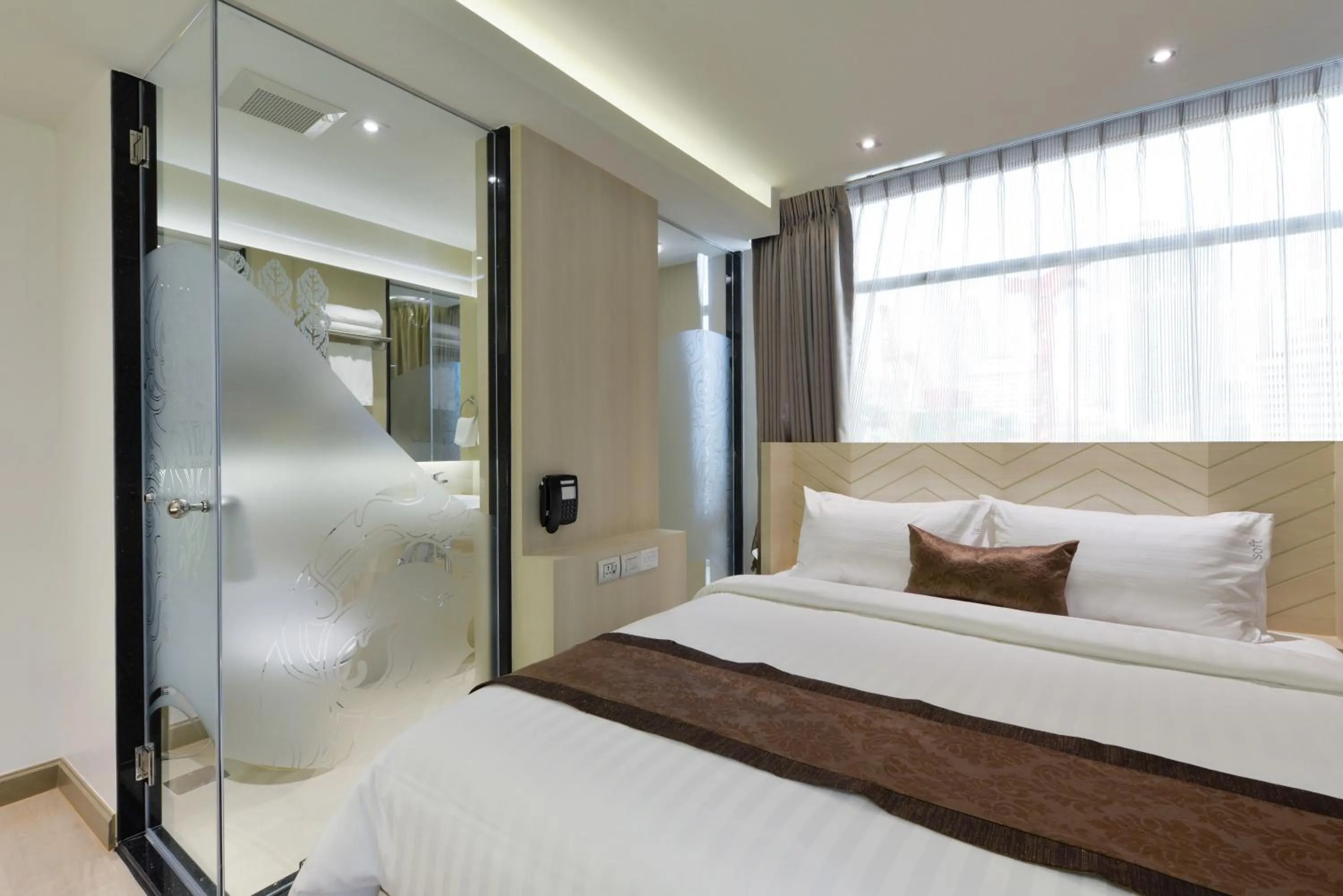 Shower, Bed in Syama Mansion Phromphong
